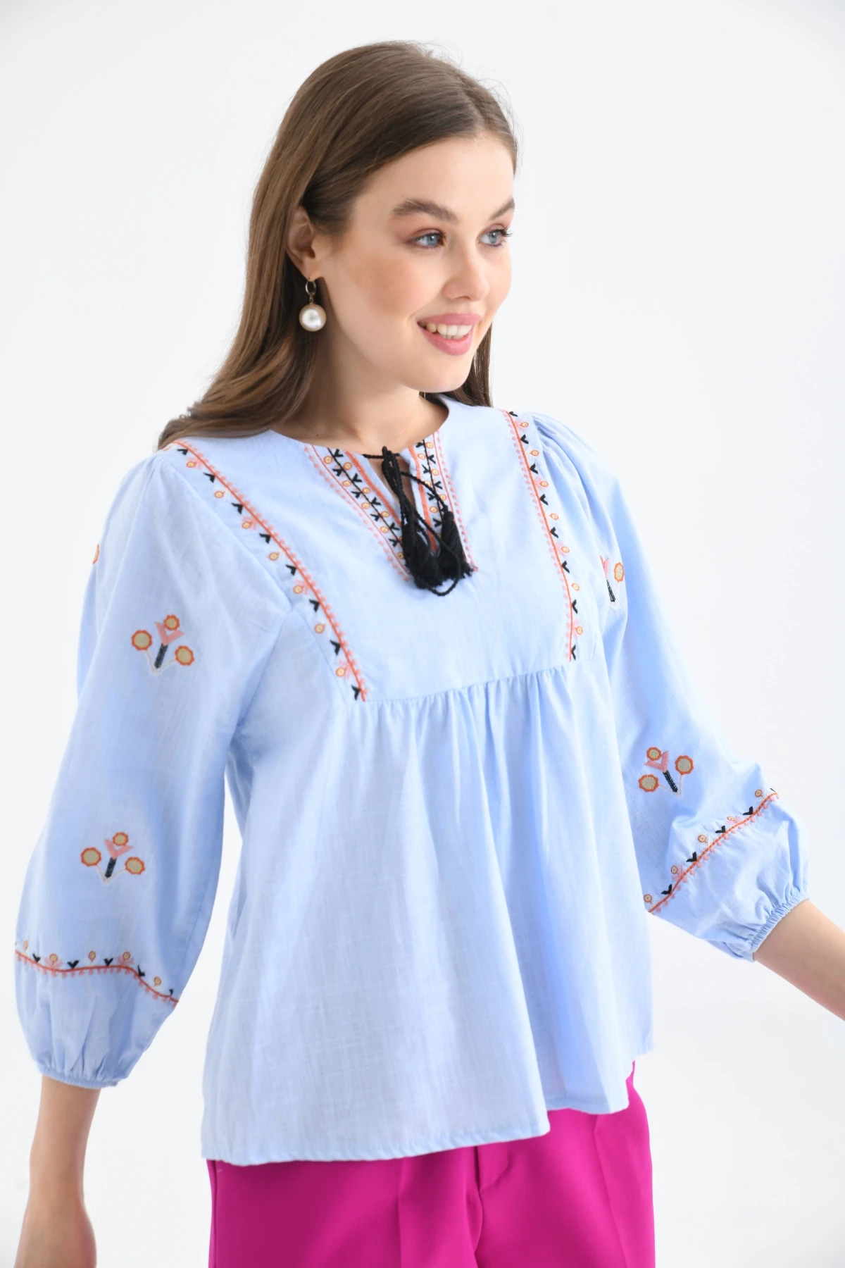 Nakış Detaylı Dokuma Bluz