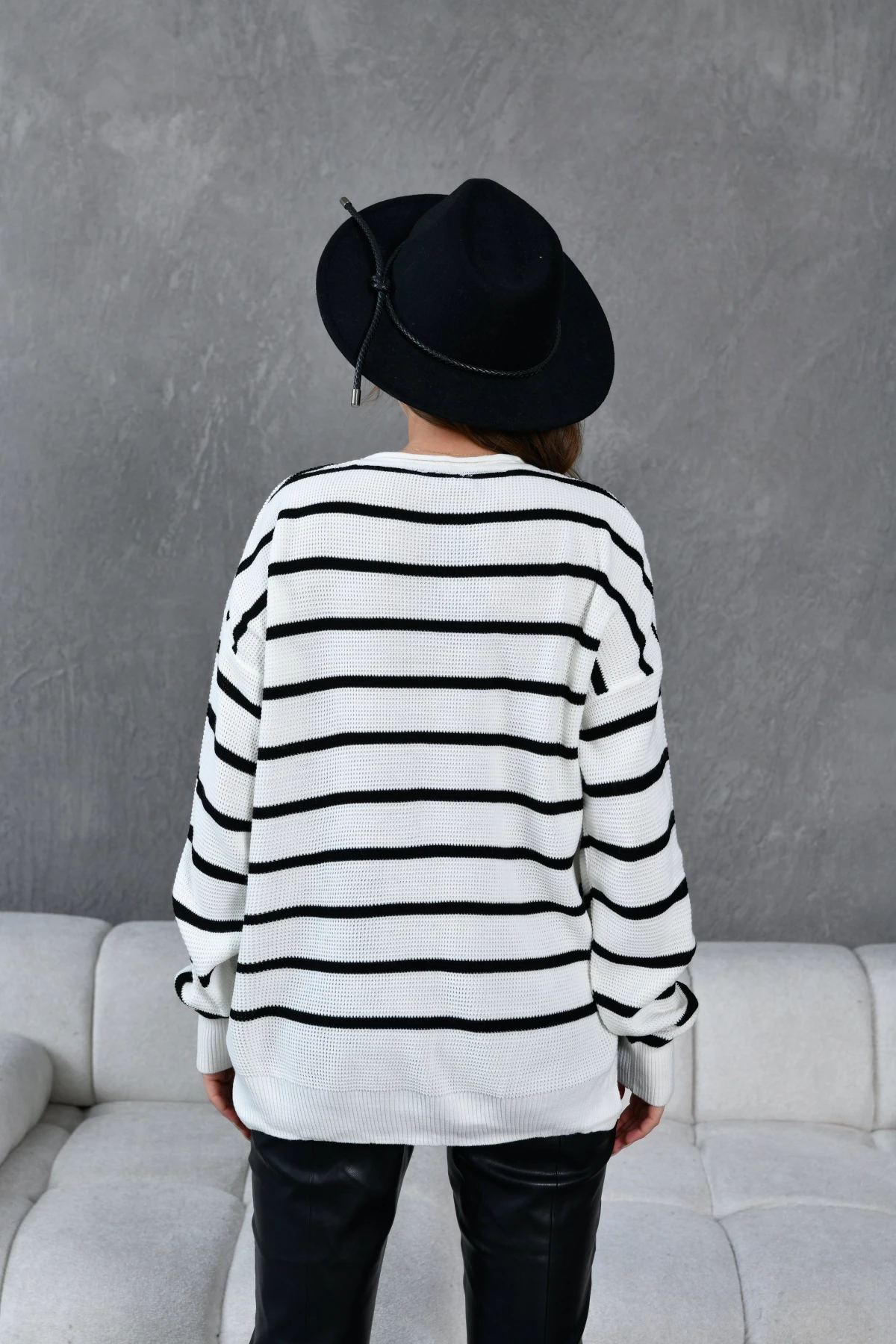 Kadın Bisiklet Yaka Nakış Detay Çizgili Oversize Triko Kazak