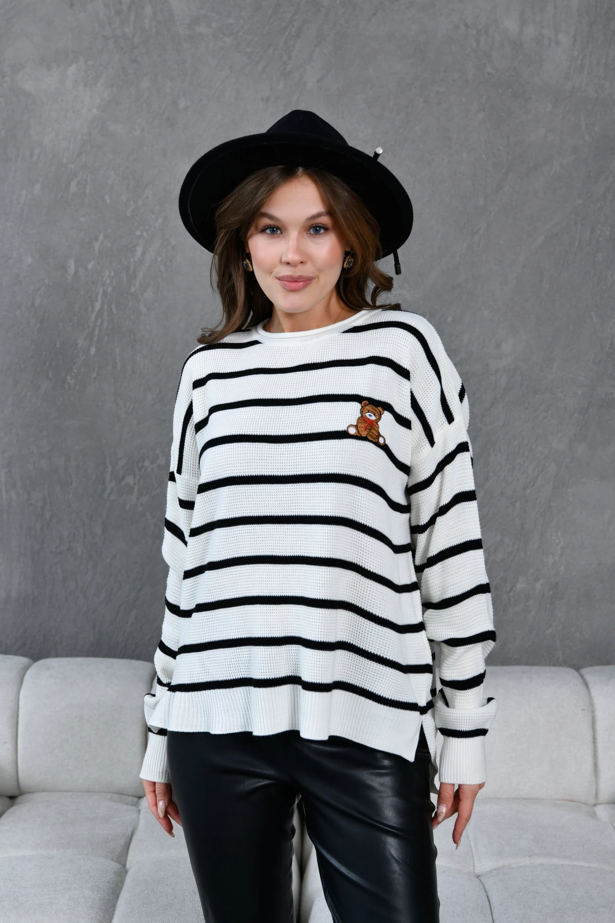 Kadın Bisiklet Yaka Nakış Detay Çizgili Oversize Triko Kazak