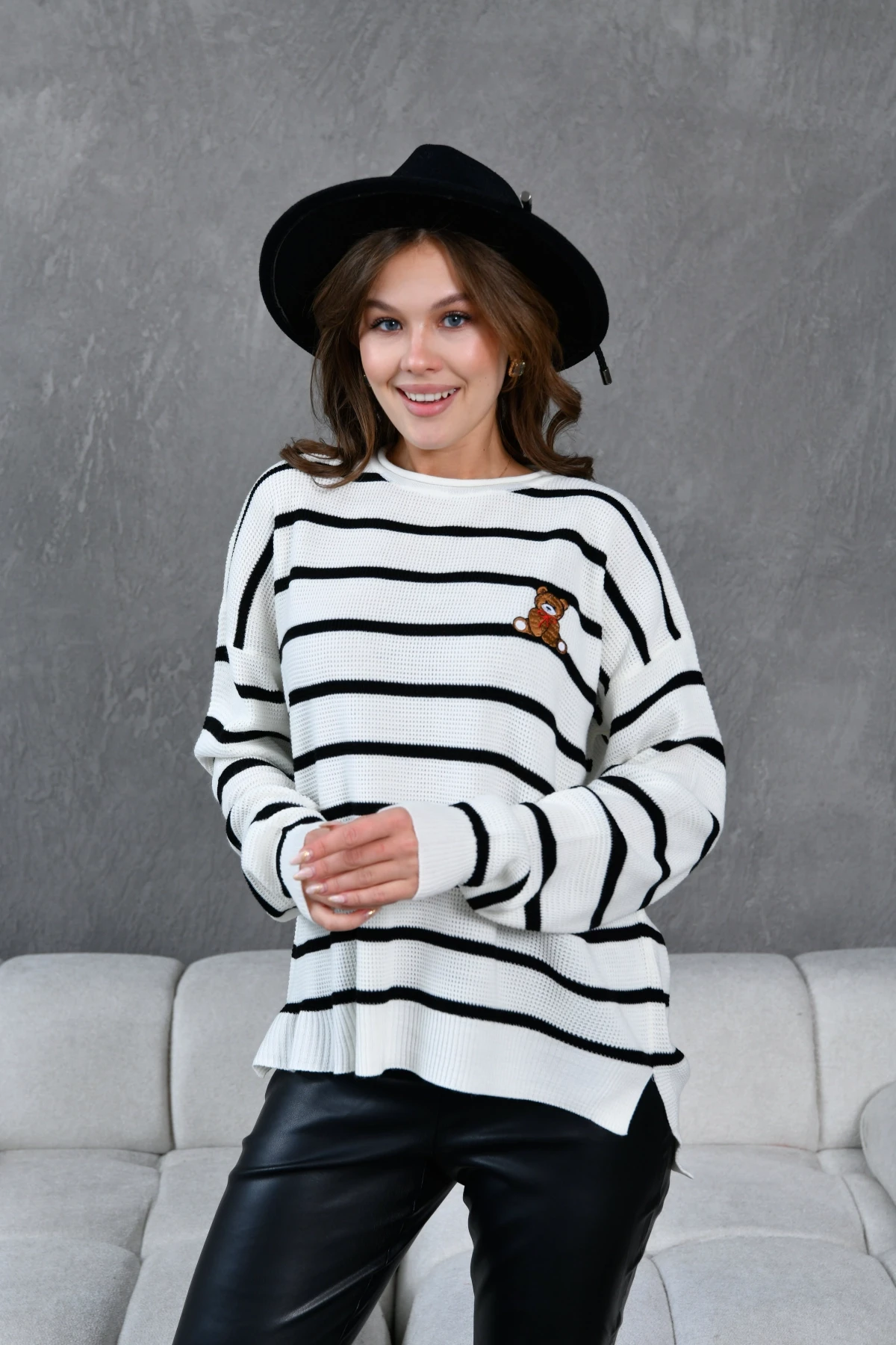 Kadın Bisiklet Yaka Nakış Detay Çizgili Oversize Triko Kazak