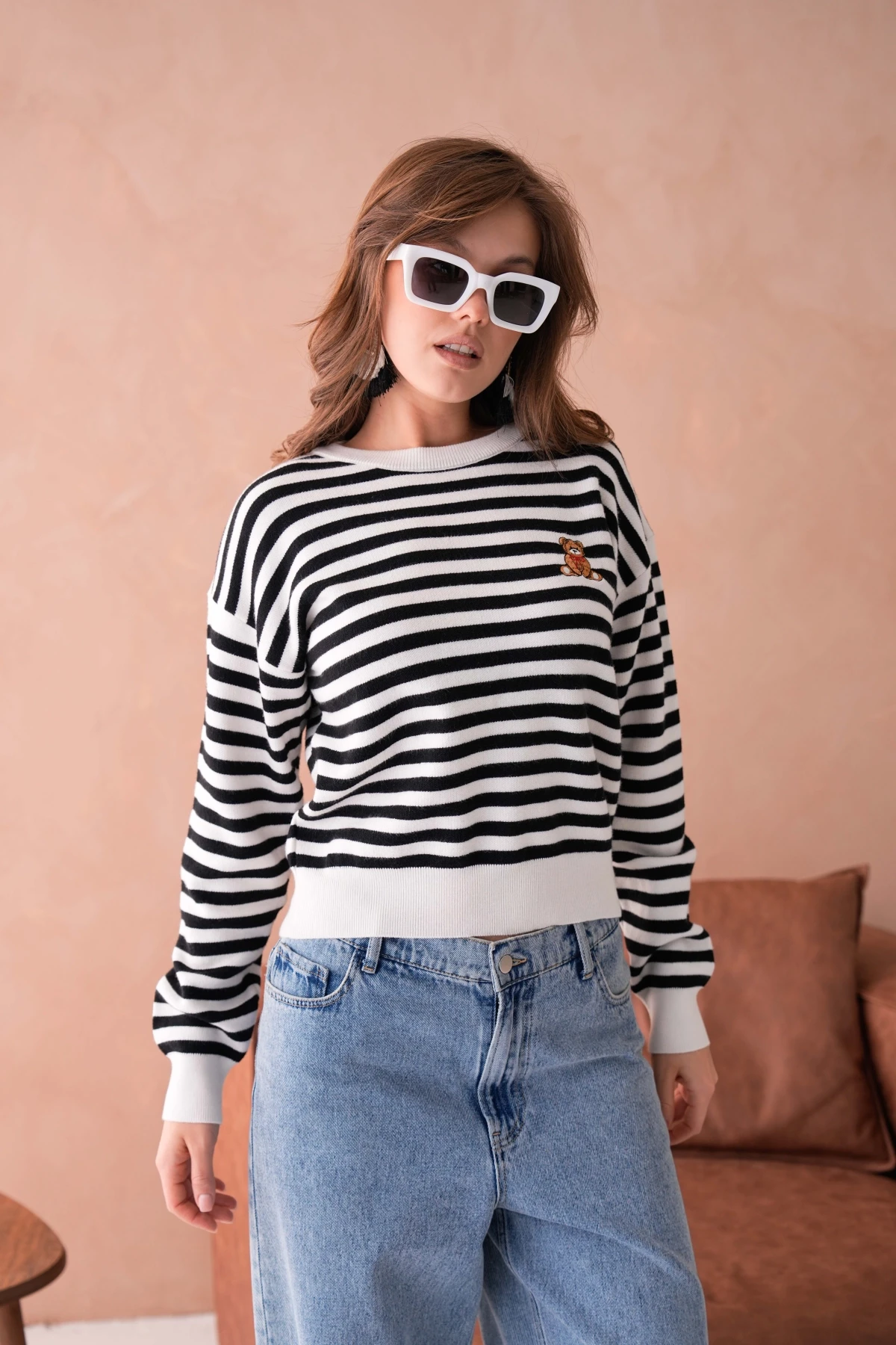 Kadın Bisiklet Yaka Nakış Detay Oversize Çizgili Triko Kazak