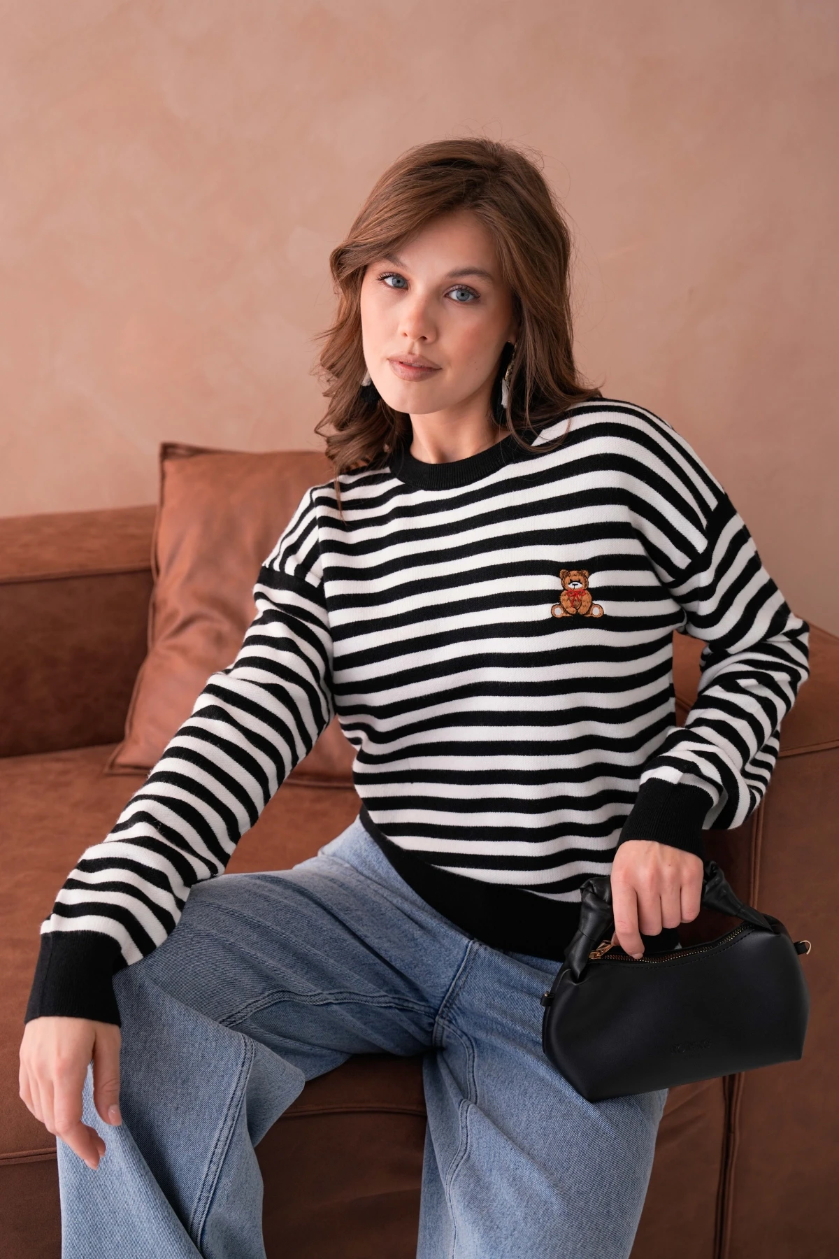 Kadın Bisiklet Yaka Nakış Detay Oversize Çizgili Triko Kazak