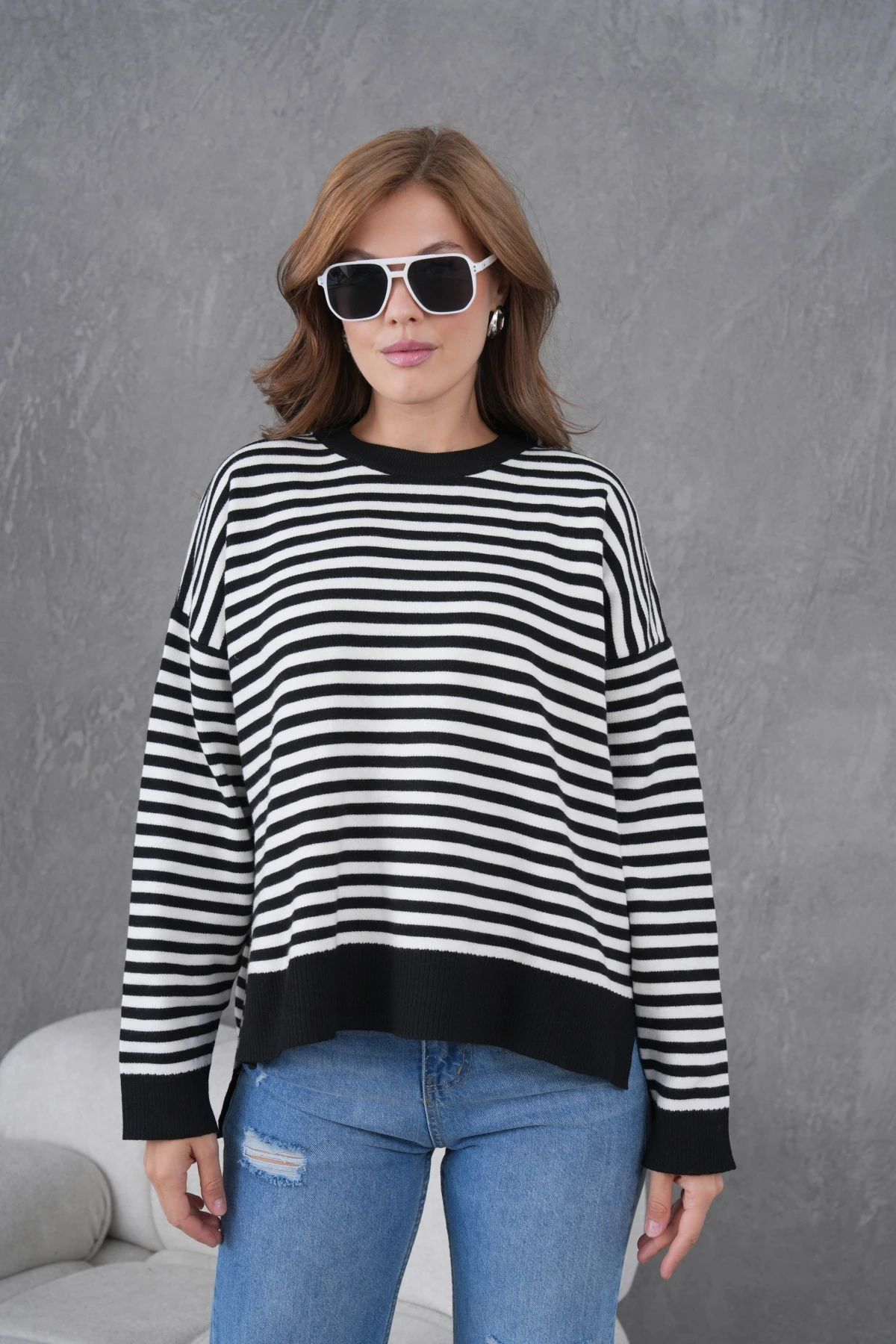 Kadın Bisiklet Yaka Nakış Detay Yırtmaçlı Oversize Çizgili Triko Kazak