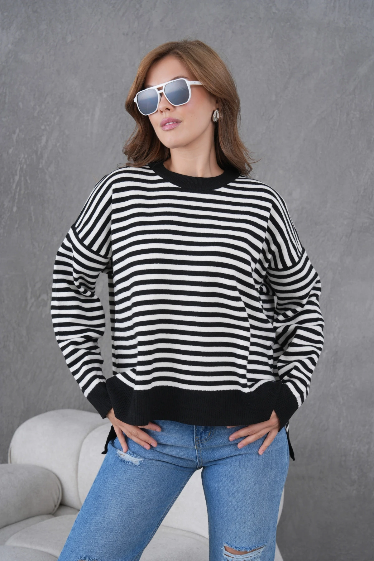 Kadın Bisiklet Yaka Nakış Detay Yırtmaçlı Oversize Çizgili Triko Kazak