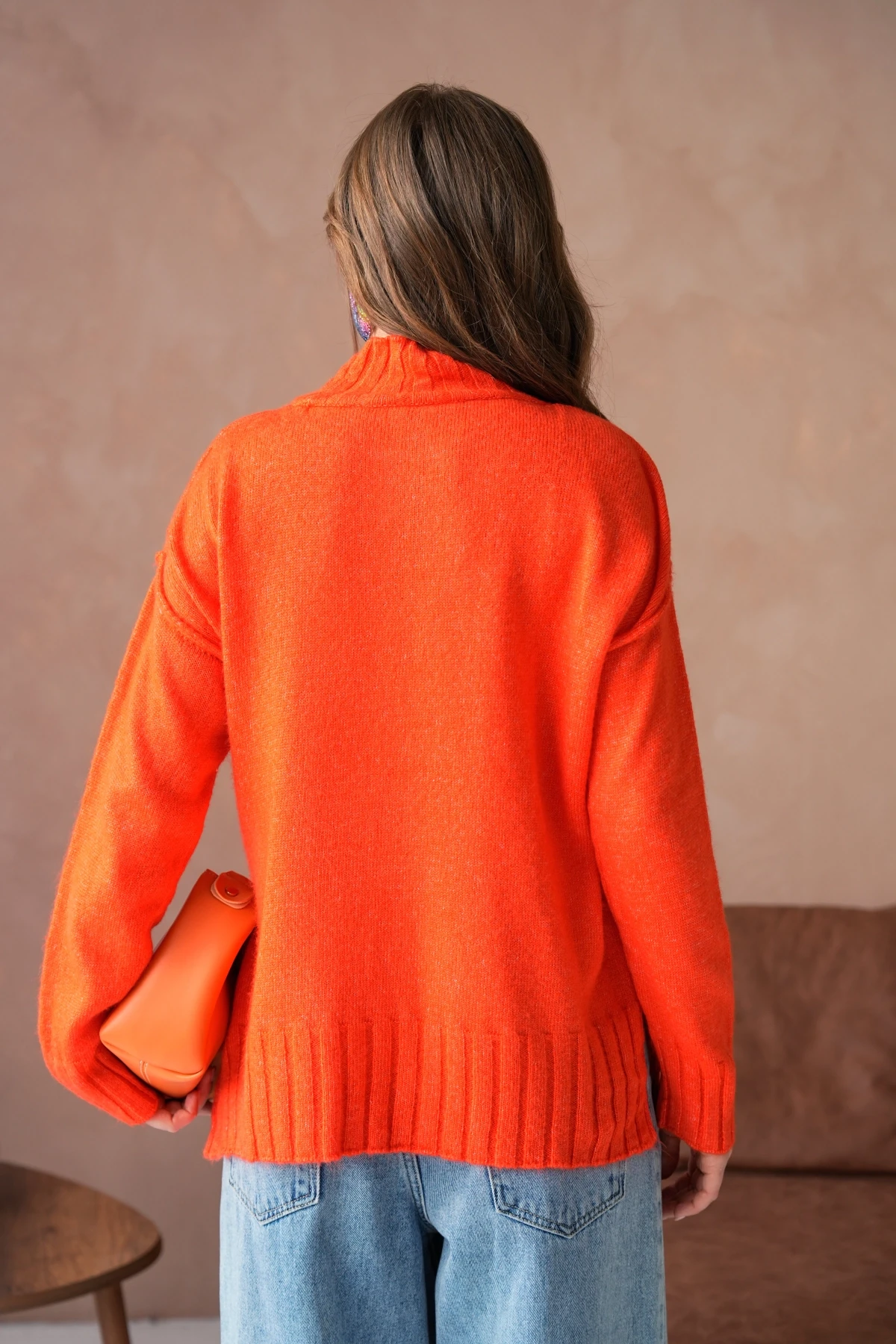 Kadın Dik Yaka Nakış Detay Yırtmaçlı Triko Kazak