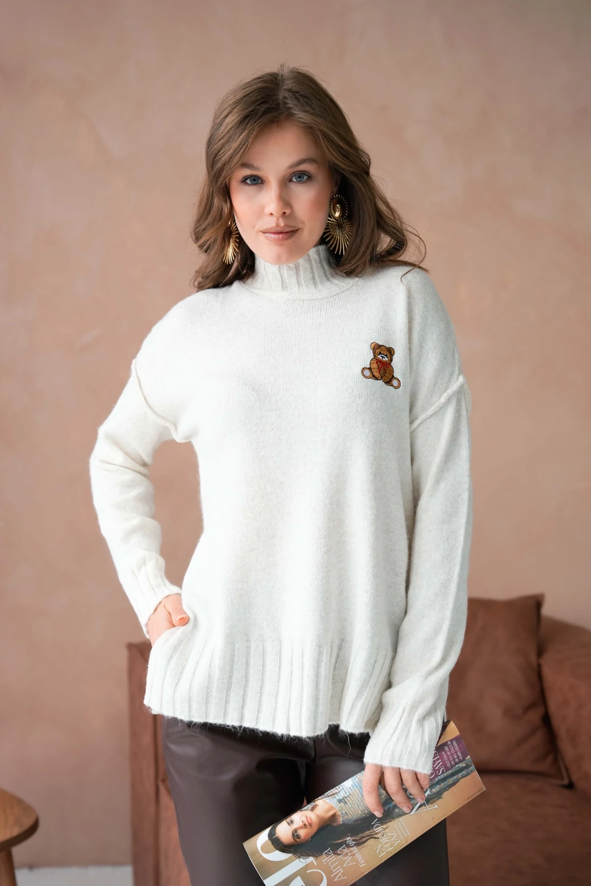 Kadın Dik Yaka Nakış Detay Yırtmaçlı Triko Kazak