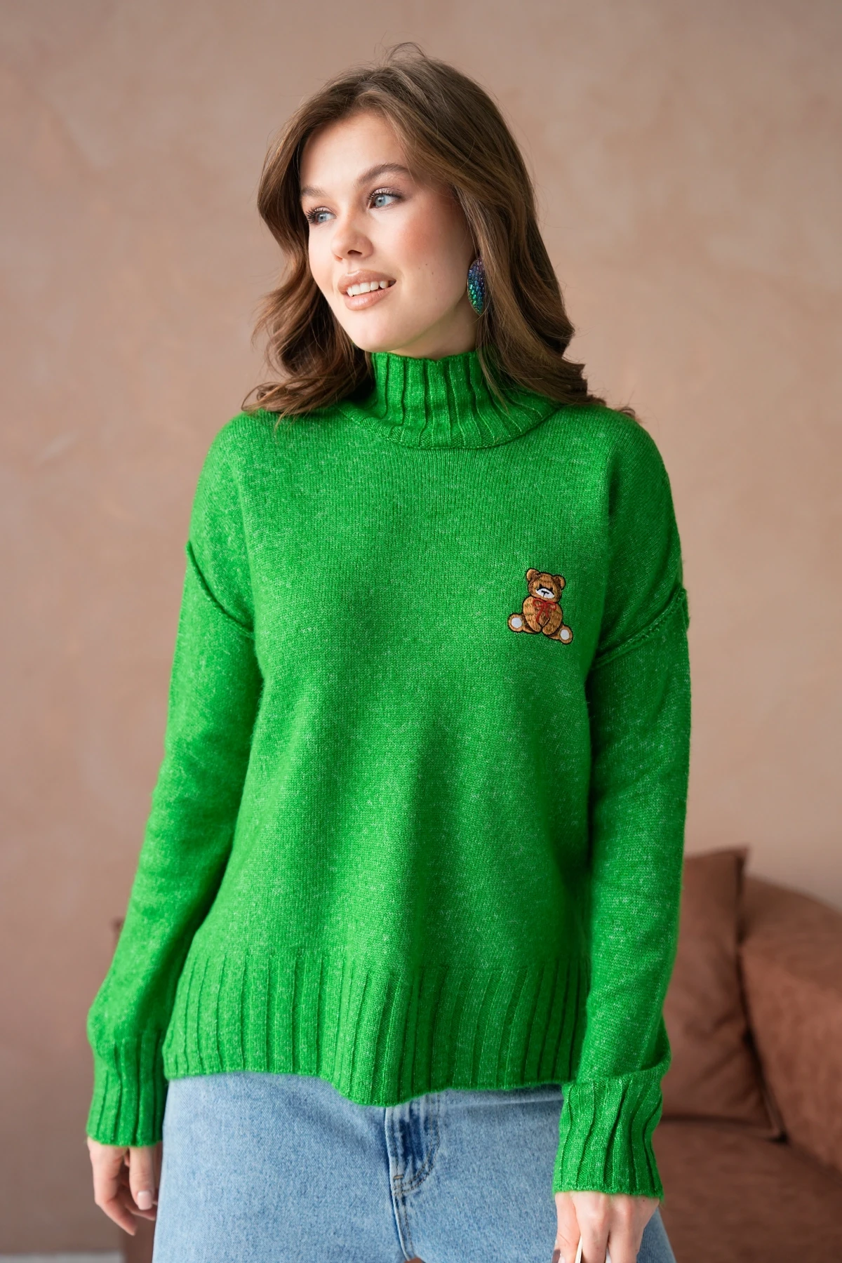 Kadın Dik Yaka Nakış Detay Yırtmaçlı Triko Kazak