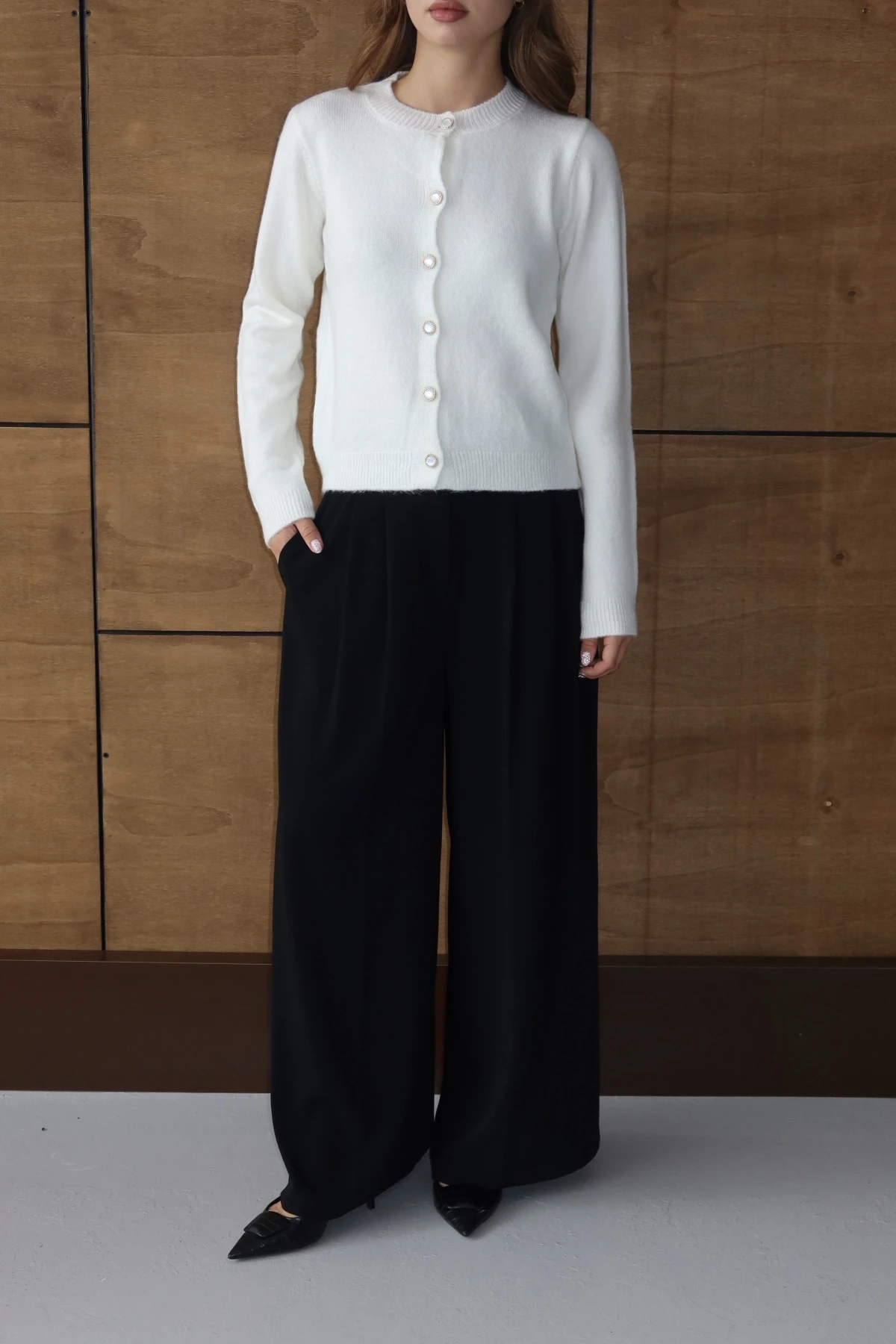 Kadın Kemik İnci Düğmeli Yumuşak Dokulu Bisiklet Yaka Triko Hırka