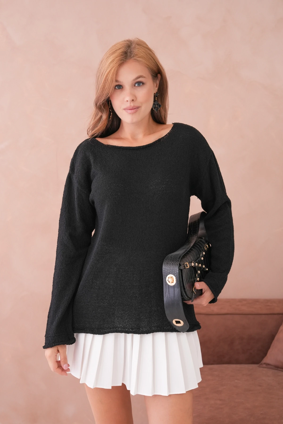 Kadın Siyah Basic Oversize Kayık Yaka Dokulu Triko Kazak