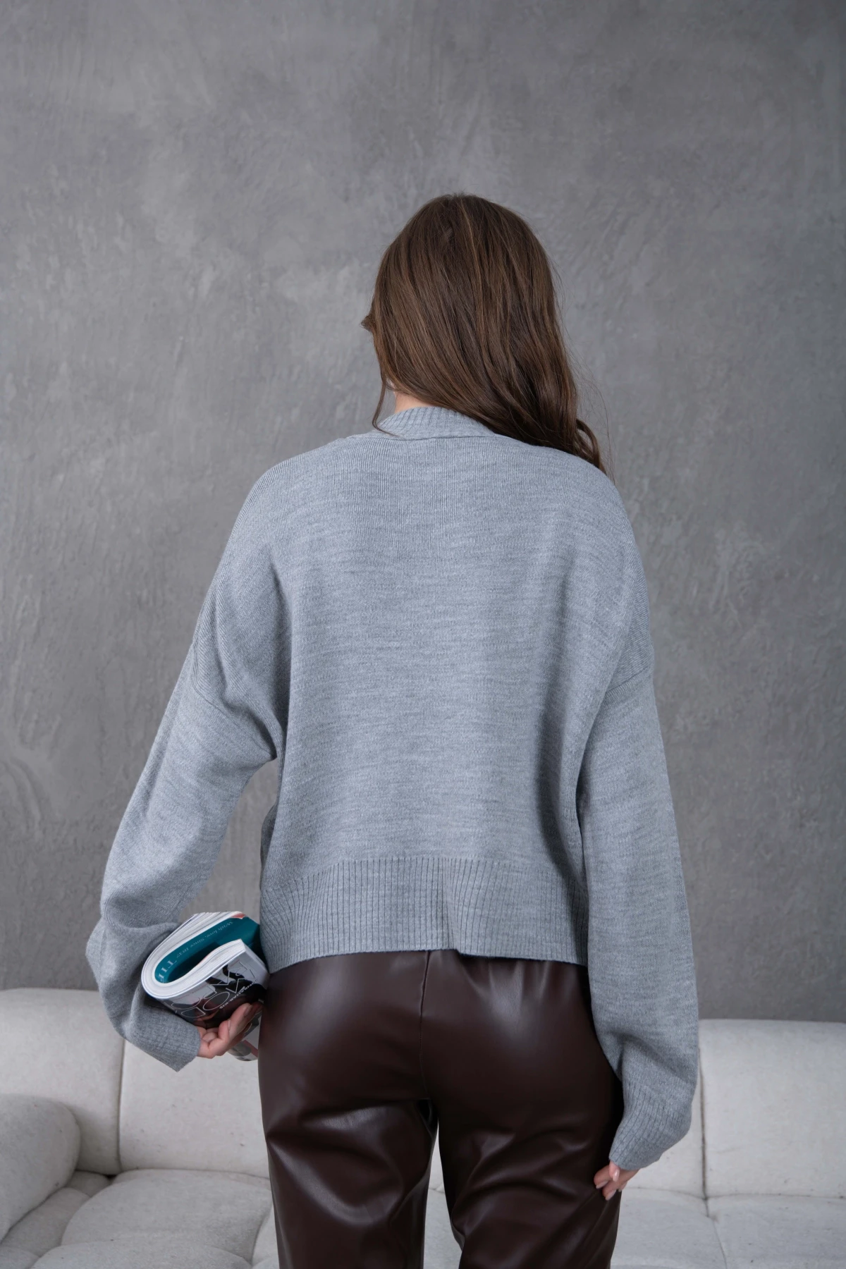 Kadın Gri Dik Yaka Oversize Nakışlı Triko Kazak