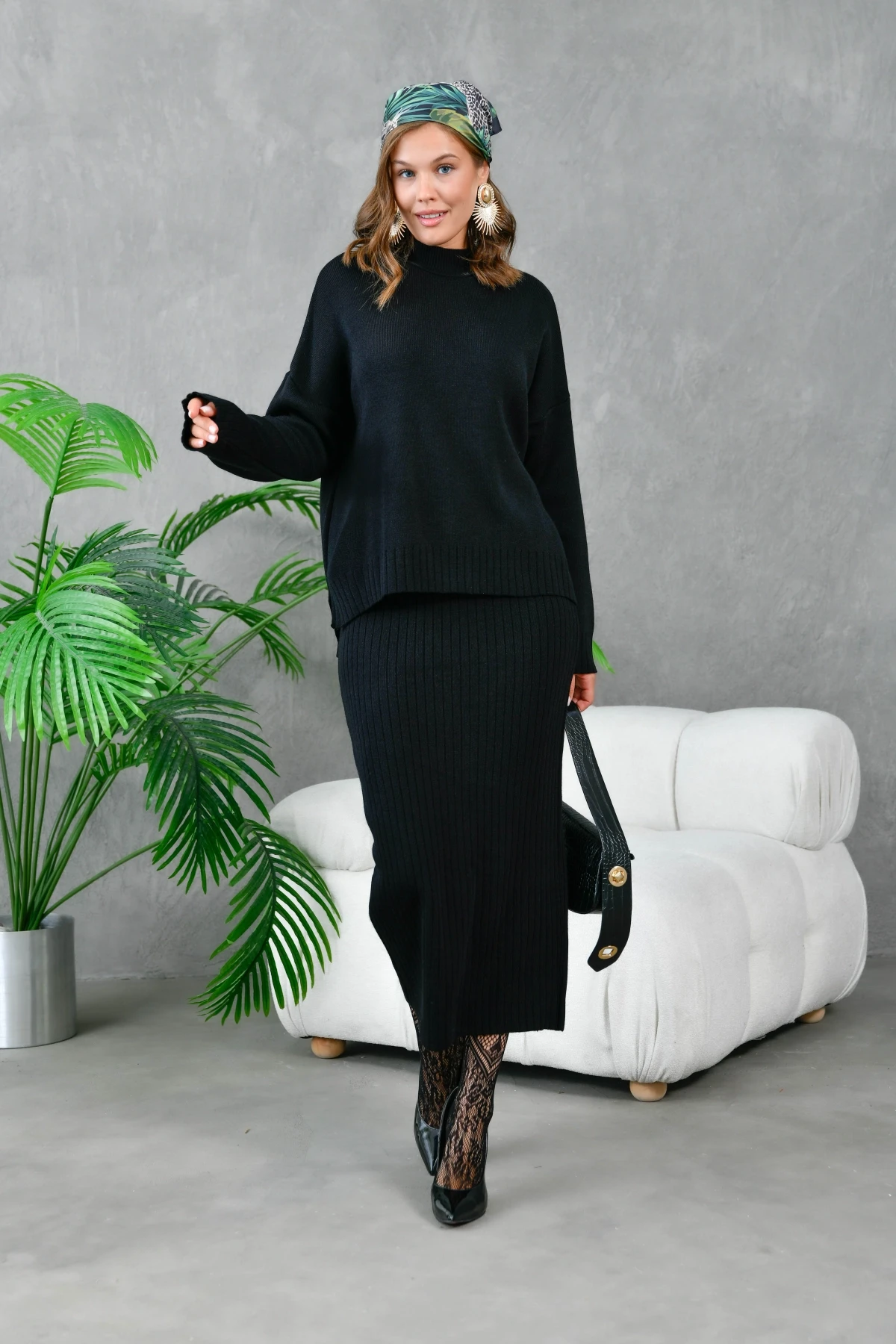 Kadın Siyah Dik Yaka Salaş Kazak Uzun Etekli İkili Triko Takım