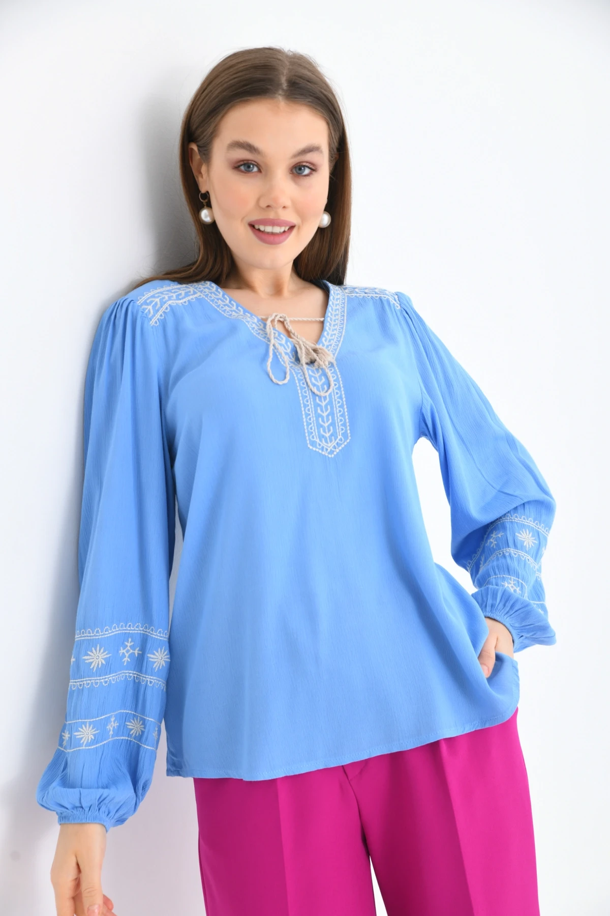 Nakış Detaylı Rahat Yazlık Bluz