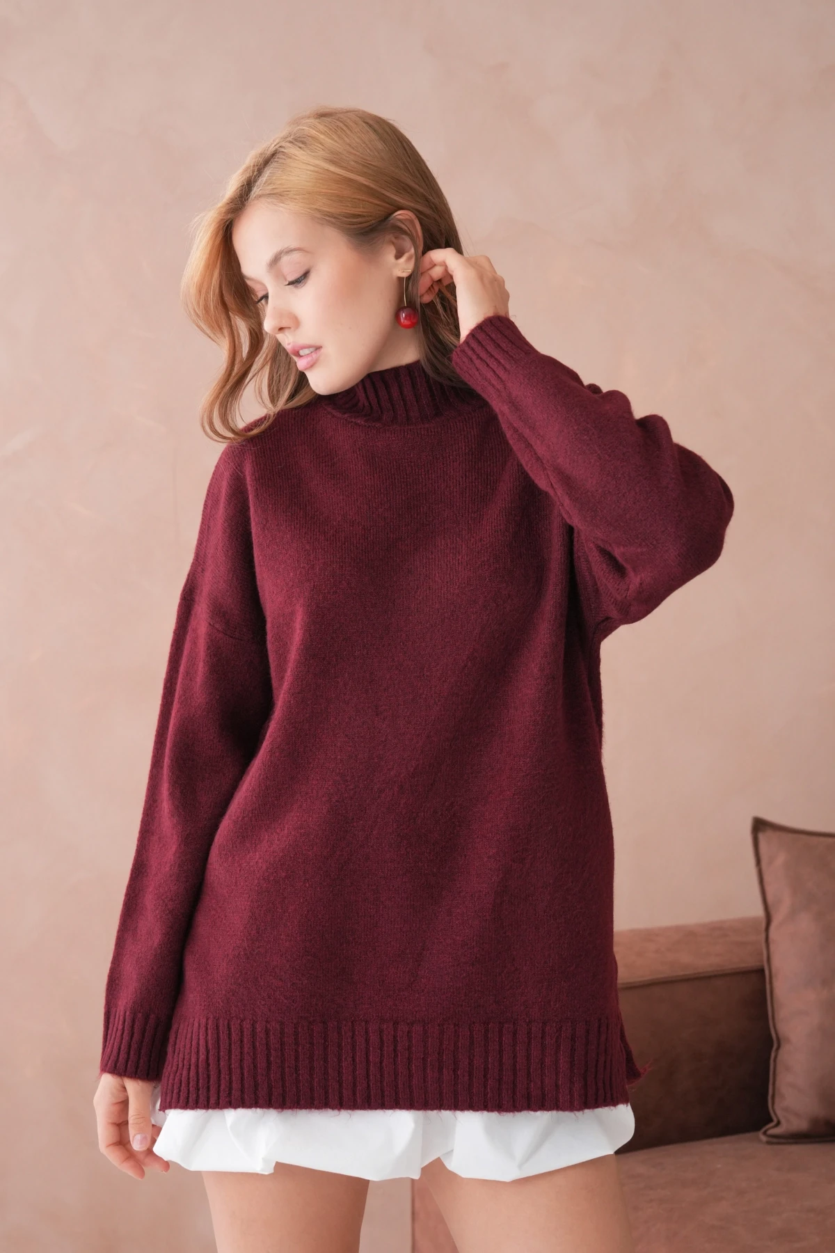 Kadın Yarım Balıkçı Yaka Yırtmaçlı Oversize Triko Kazak