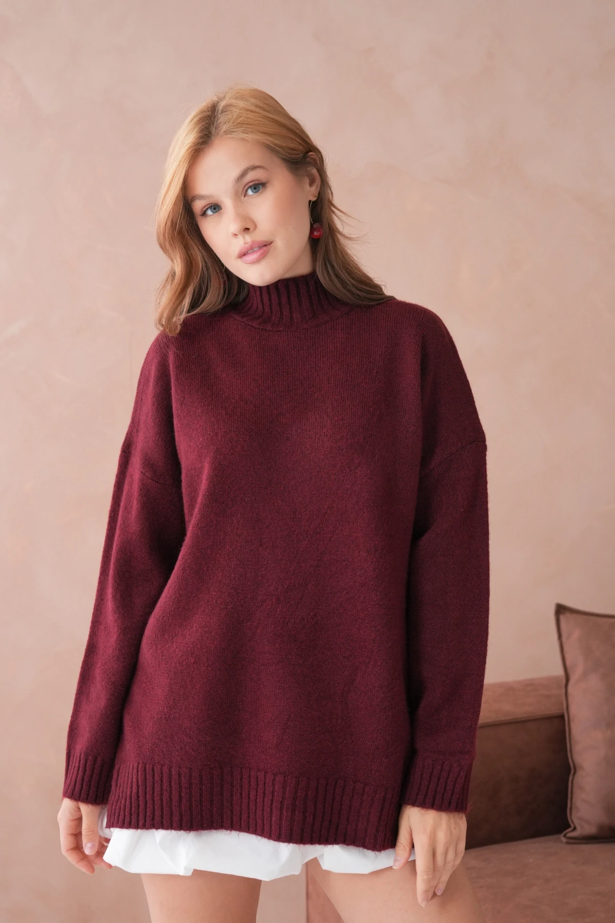 Kadın Yarım Balıkçı Yaka Yırtmaçlı Oversize Triko Kazak