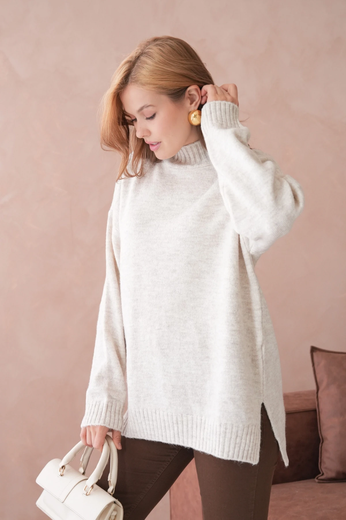 Kadın Yarım Balıkçı Yaka Yırtmaçlı Oversize Triko Kazak