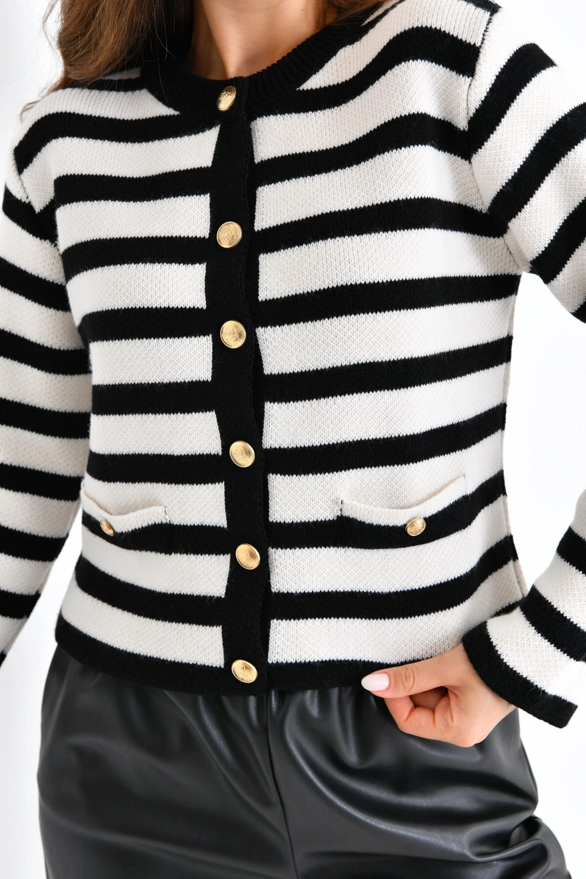 Siyah Beyaz Çizgili Triko Hırka