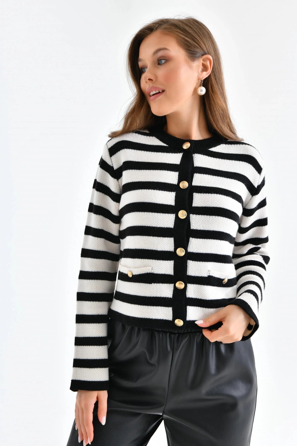 Siyah Beyaz Çizgili Triko Hırka