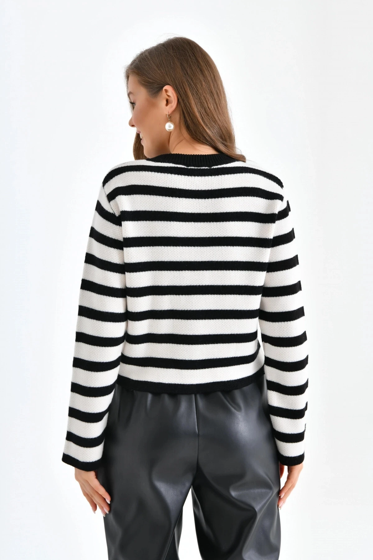 Siyah Beyaz Çizgili Triko Hırka
