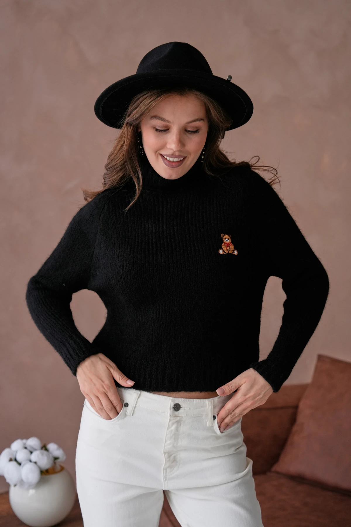 Kadın Balıkçı Yaka Nakış Detaylı Yumuşak Dokulu Kaşkorse Triko Kazak