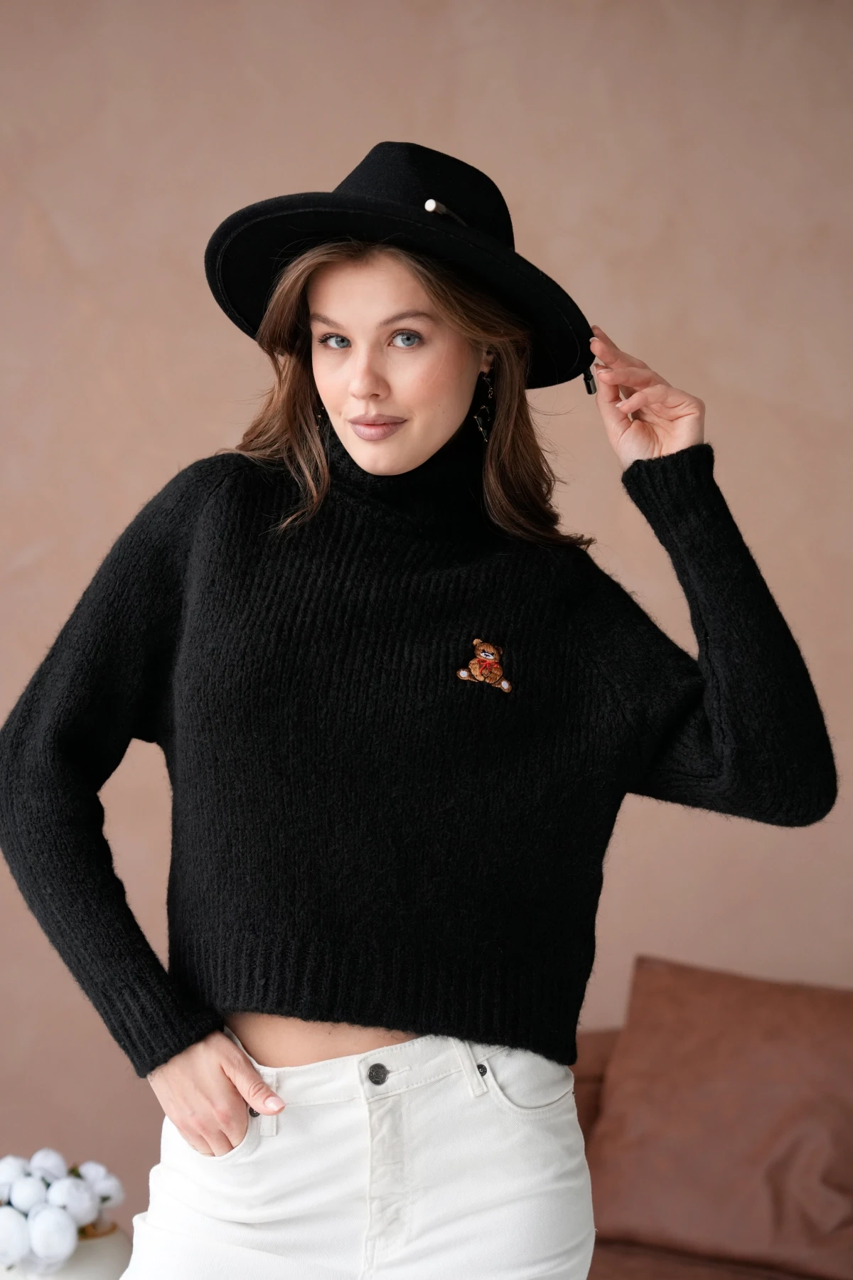 Kadın Balıkçı Yaka Nakış Detaylı Yumuşak Dokulu Kaşkorse Triko Kazak