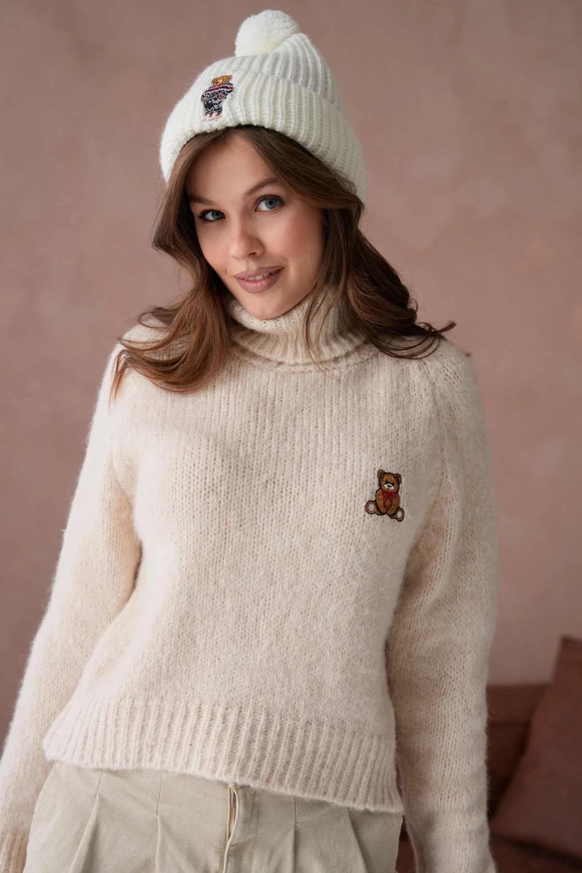 Kadın Balıkçı Yaka Nakış Detaylı Yumuşak Dokulu Kaşkorse Triko Kazak