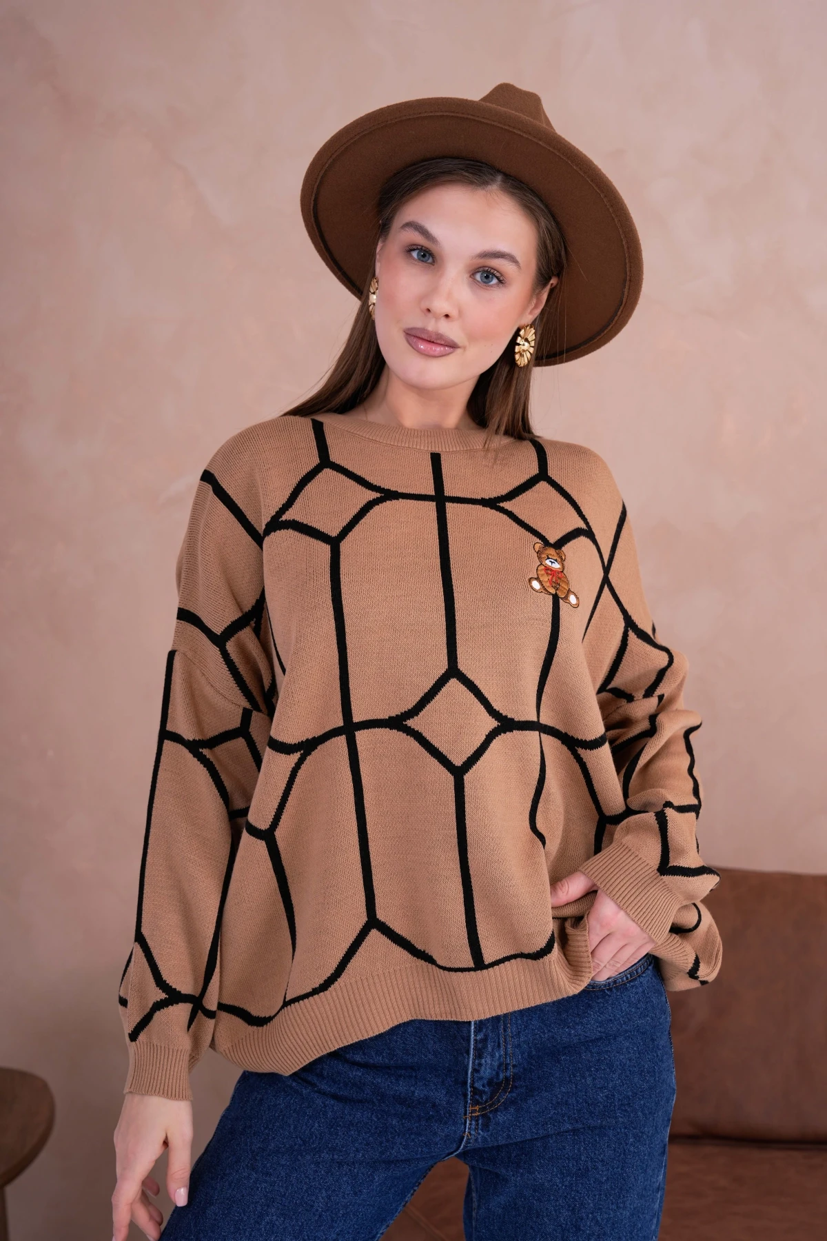 Kadın Camel Dik Yaka Örgü Detay Nakışlı Oversize Triko Kazak