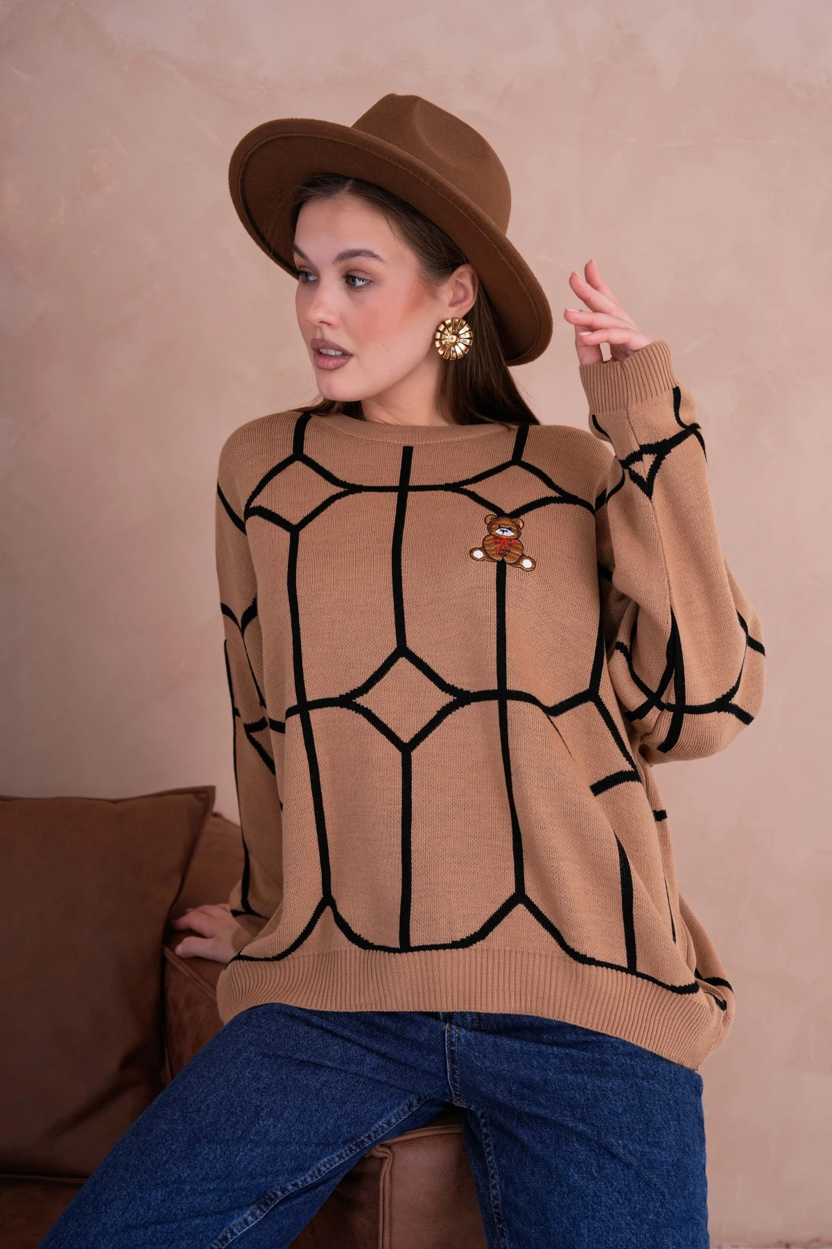 Kadın Camel Dik Yaka Örgü Detay Nakışlı Oversize Triko Kazak