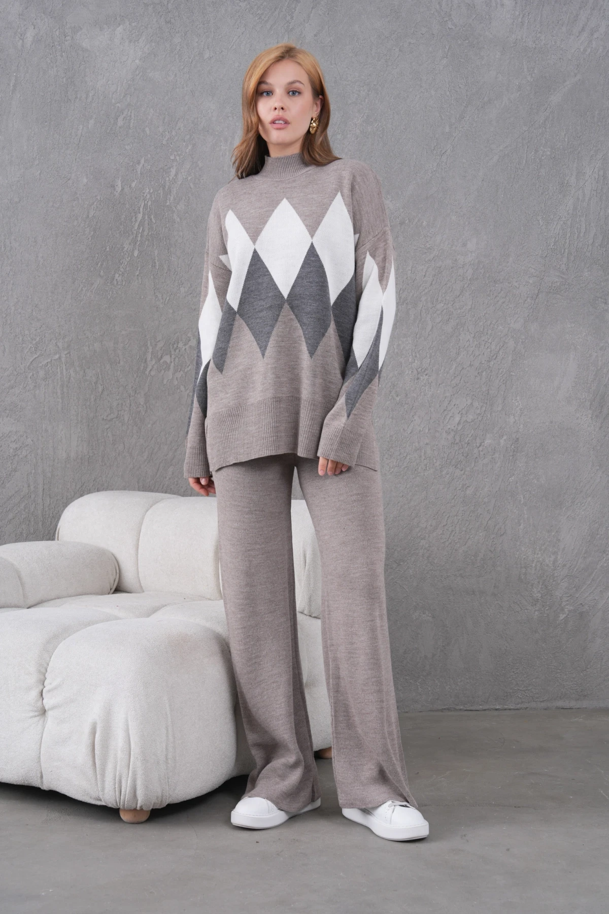 Kadın Dik Yaka Desenli Yırtmaçlı Kazak Pantolon İkil Triko Takım