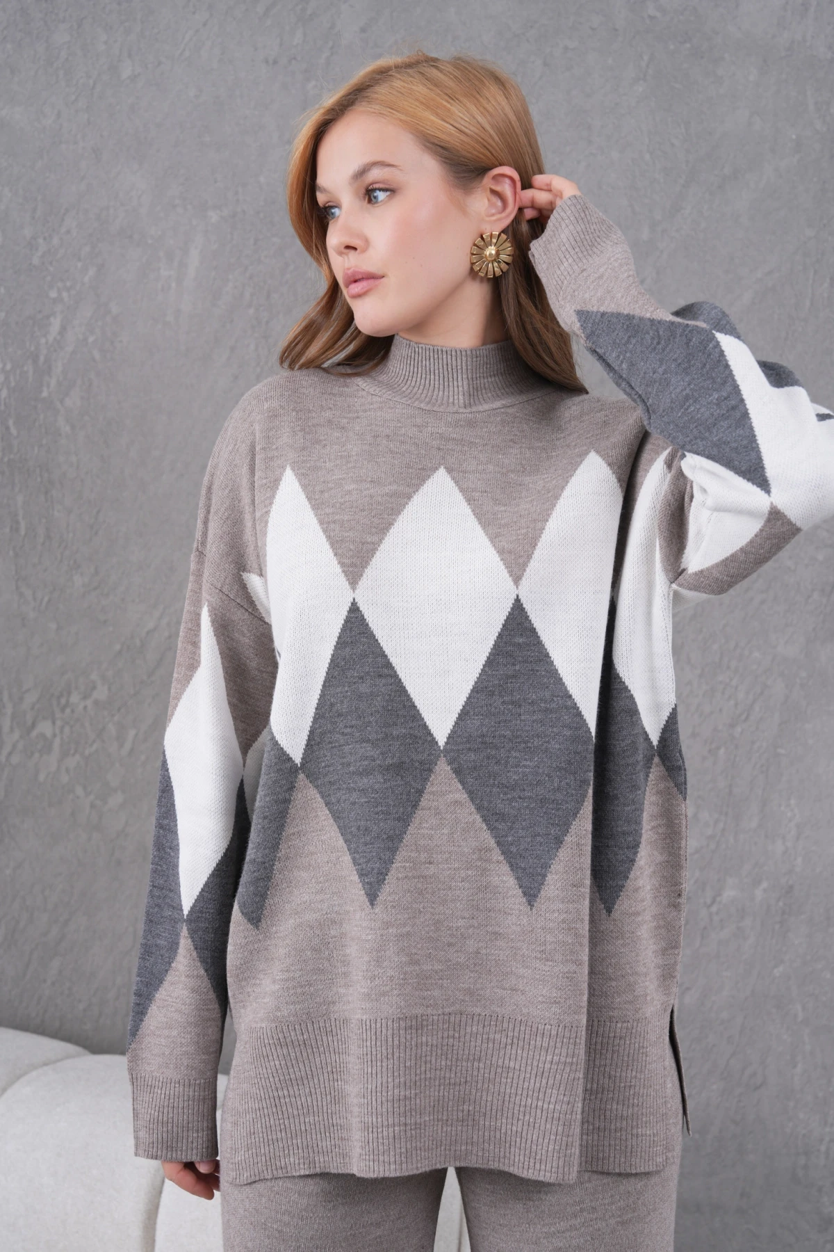 Kadın Dik Yaka Desenli Yırtmaçlı Kazak Pantolon İkil Triko Takım