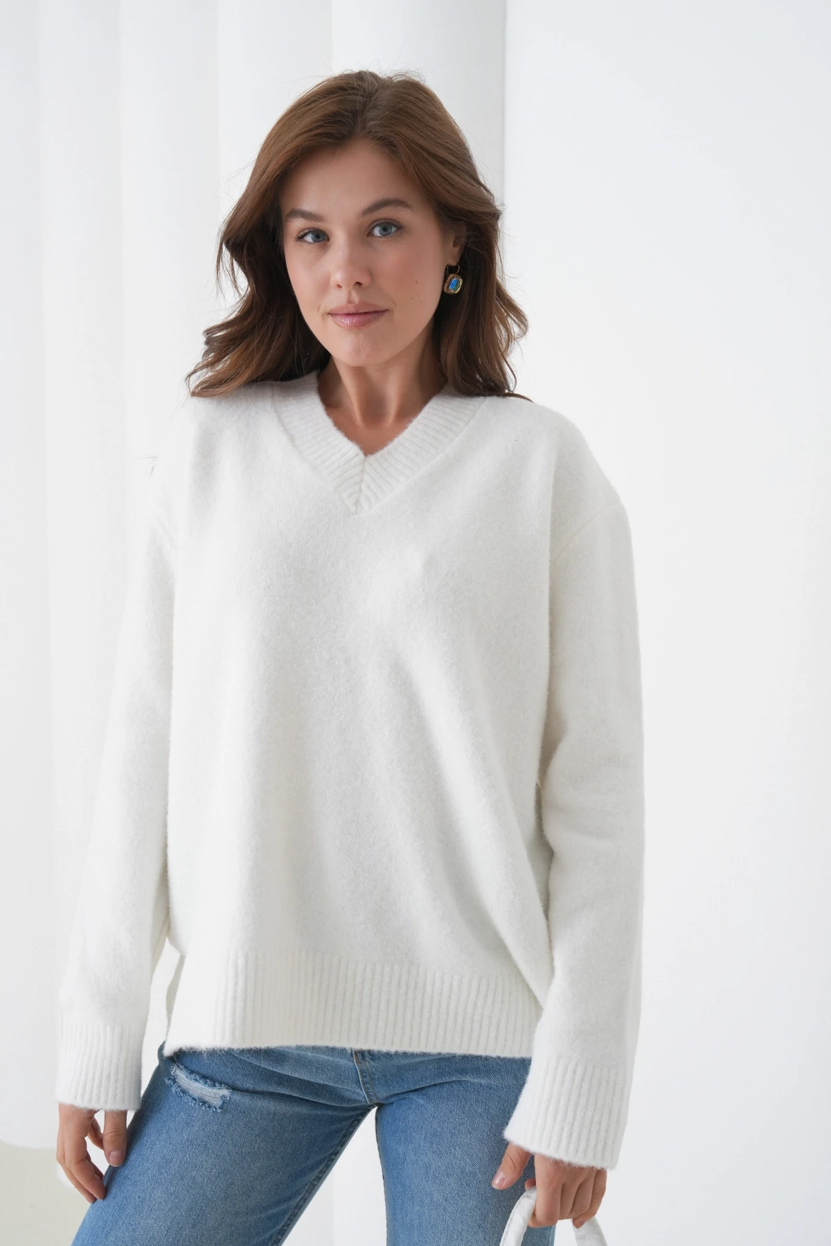 Kadın V Yaka Yumuşak Dokulu Oversize Triko Kazak