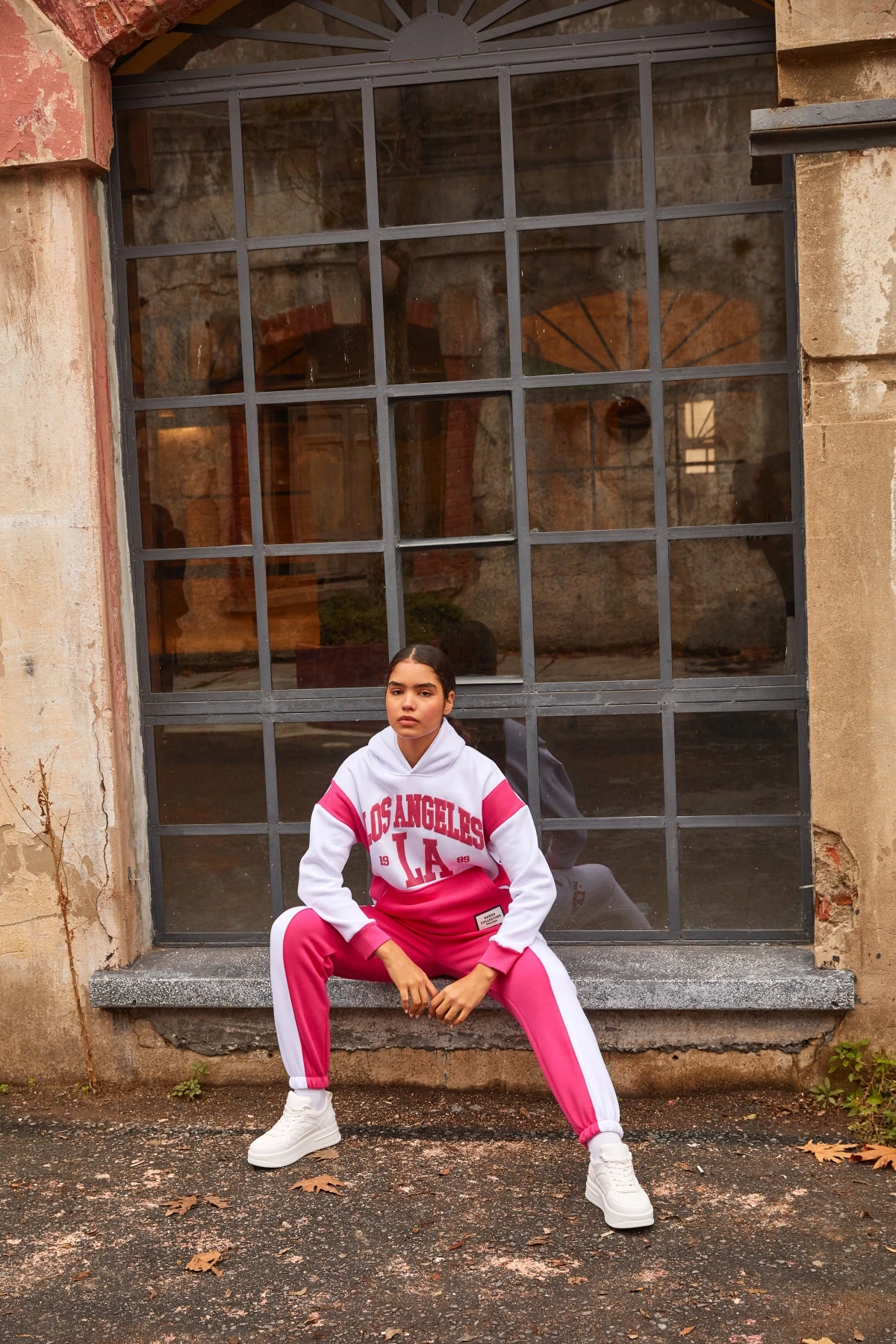 Kadın Beyaz Baskı Detay Kanguru Cepli Şardonlu Takım