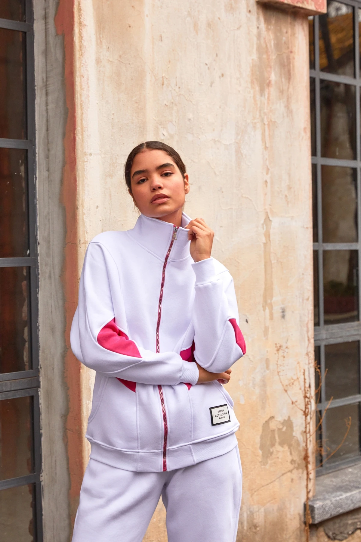 Kadın Beyaz Garni Detay Fermuar Kapama Dik Yaka Şardonlu Takım