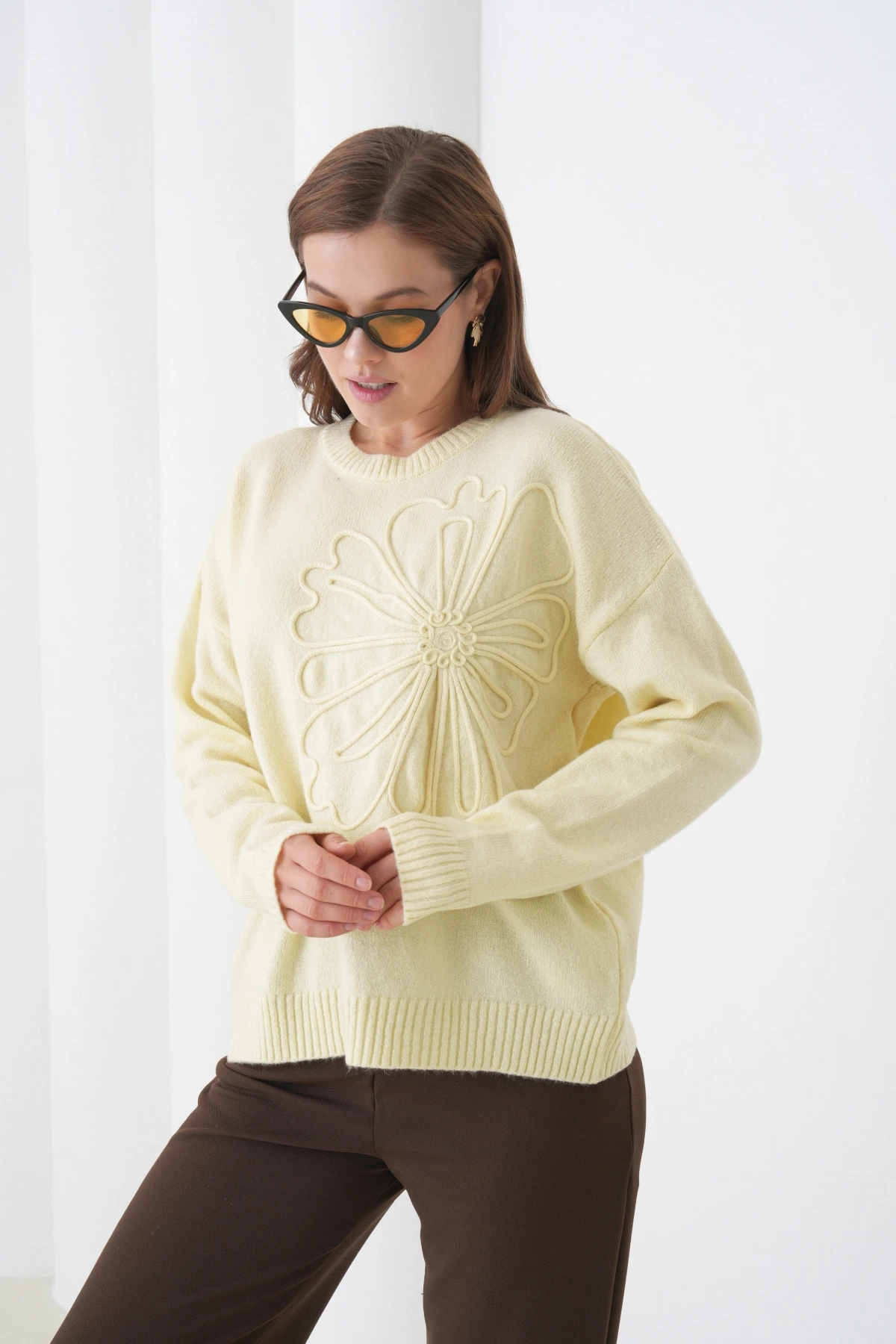 Kadın Bisiklet Yaka Desen İşlemeli Yumuşak Dokulu Triko Kazak