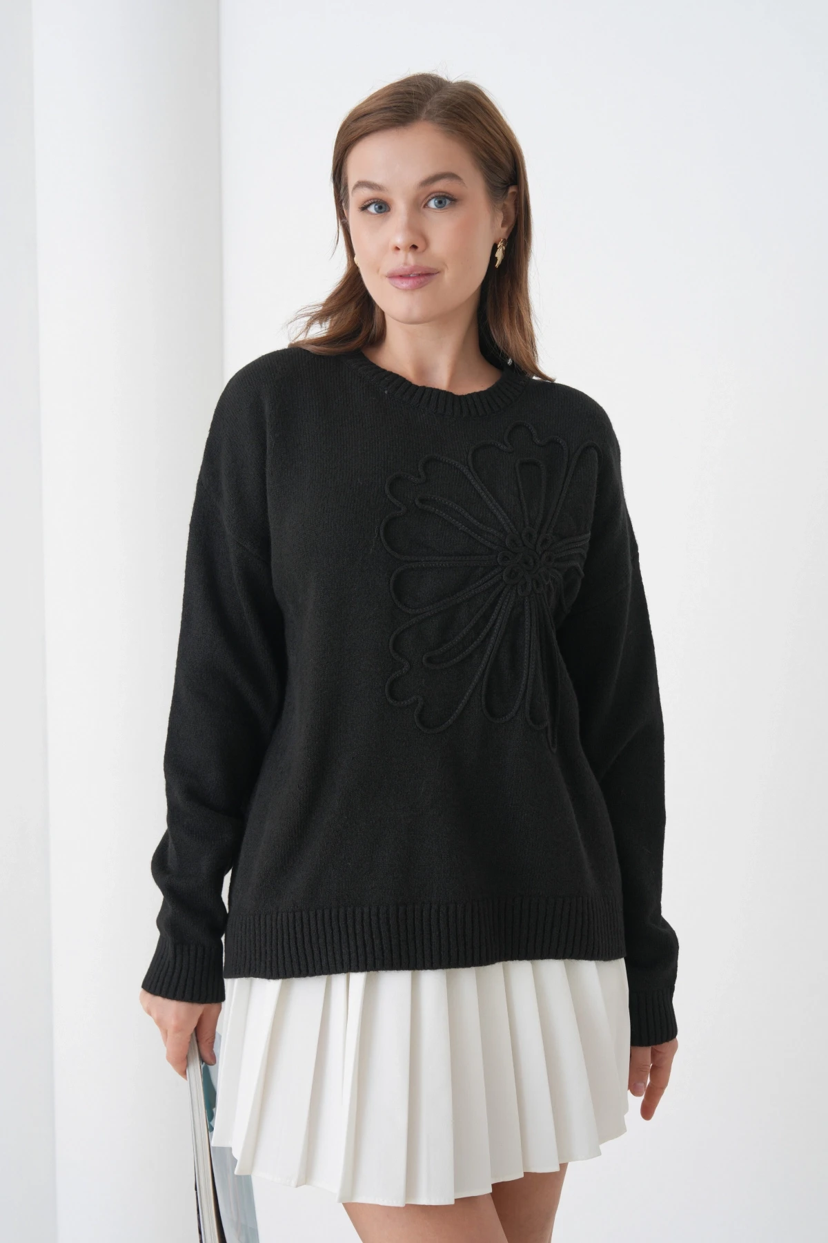 Kadın Bisiklet Yaka Desen İşlemeli Yumuşak Dokulu Triko Kazak