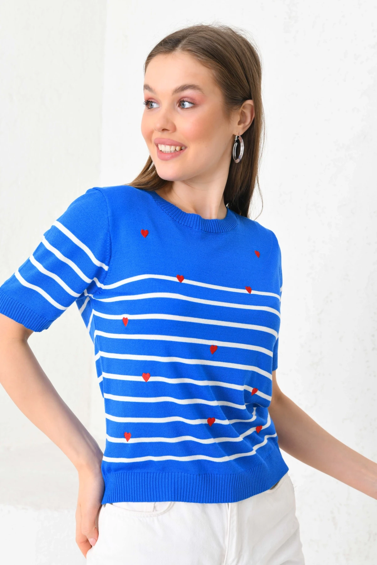 Kadın Bisiklet Yaka Kısa Kol Nakış İşlemeli Triko Kazak 10195.Vsc