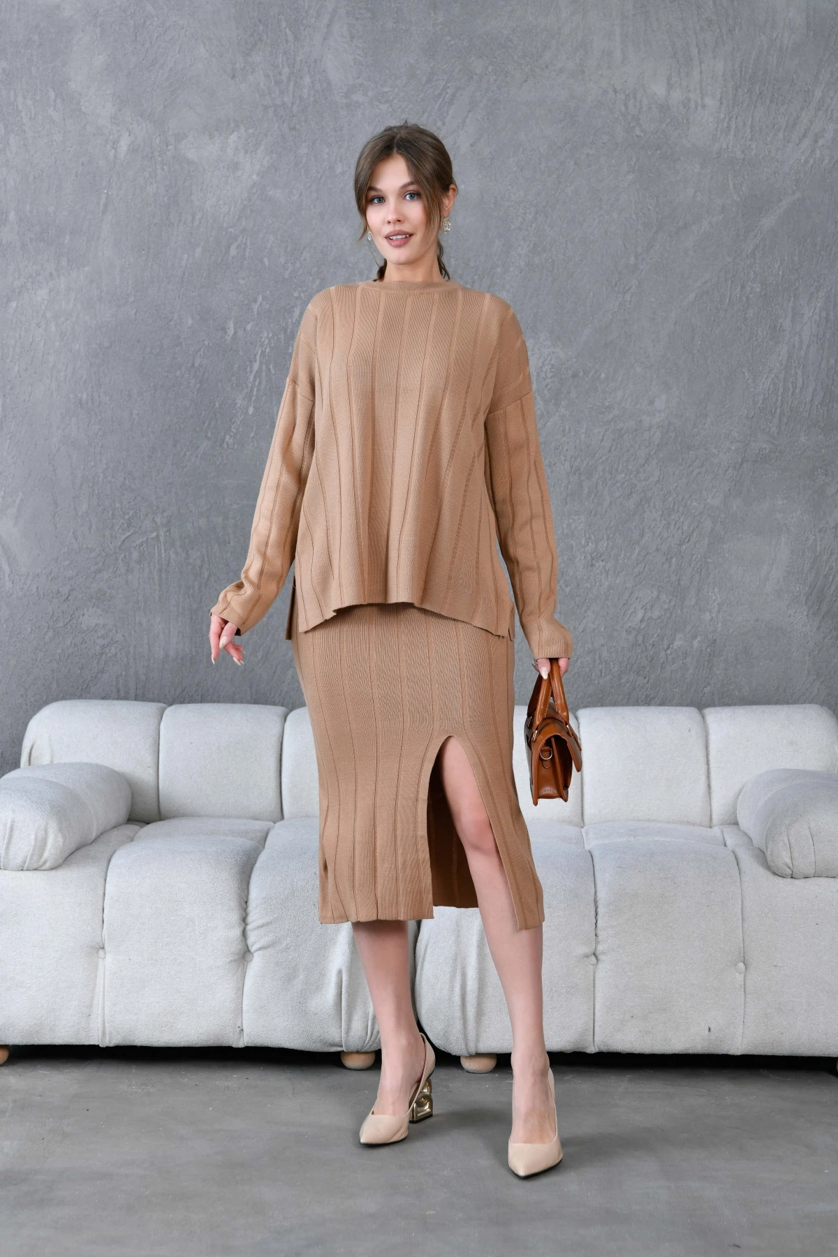 Kadın Bisiklet Yaka Yırtmaçlı Kazak Etek İkili Triko Takım