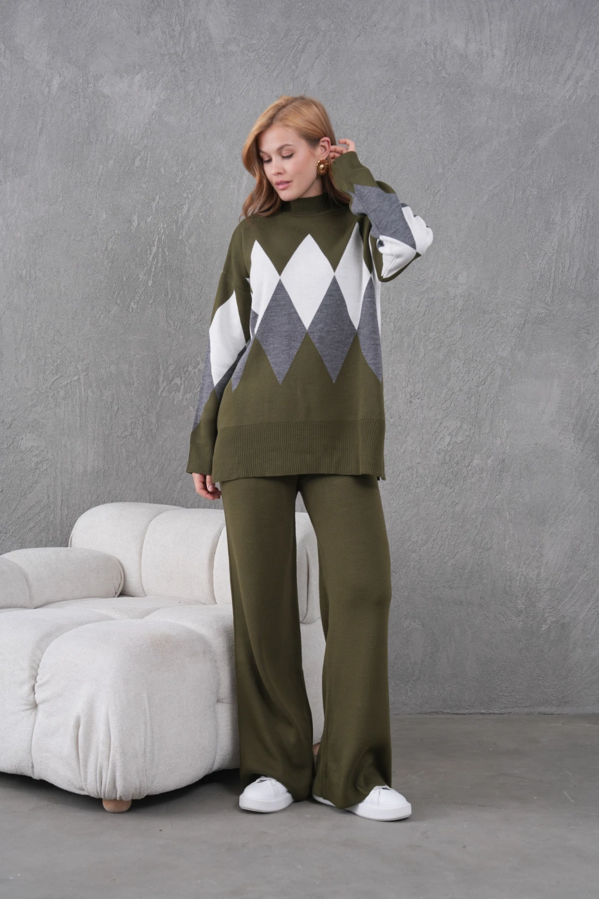 Kadın Dik Yaka Desenli Yırtmaçlı Kazak Pantolon İkil Triko Takım