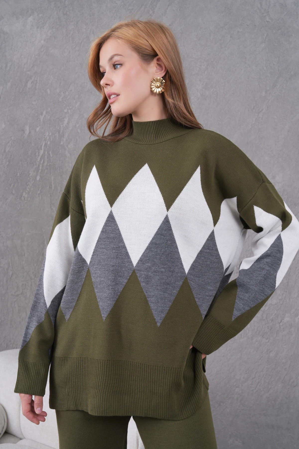 Kadın Dik Yaka Desenli Yırtmaçlı Kazak Pantolon İkil Triko Takım