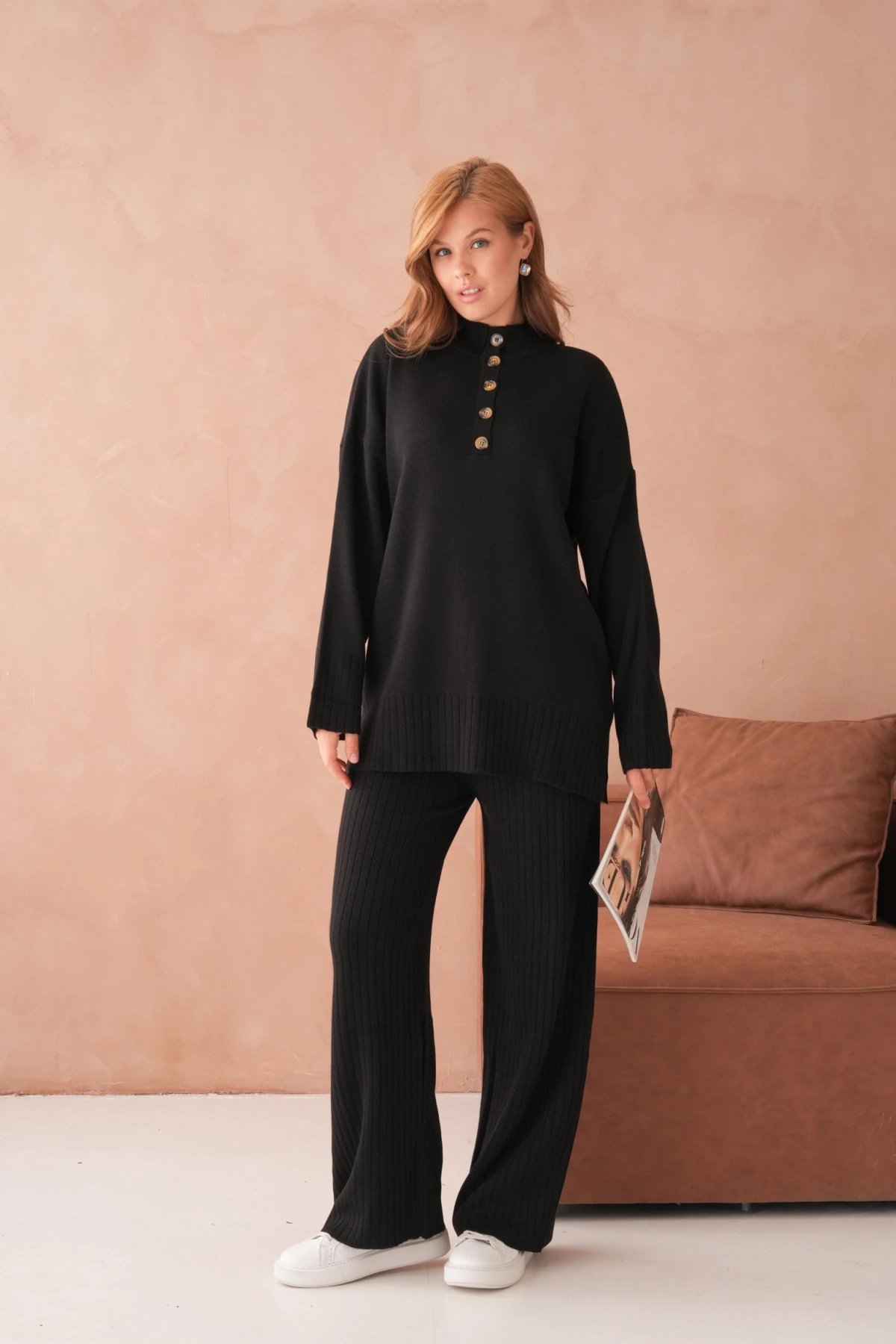 Kadın Dik Yaka Düğme Detay Yırtmaçlı Salaş Kazak Pantolon İkili Triko Takım