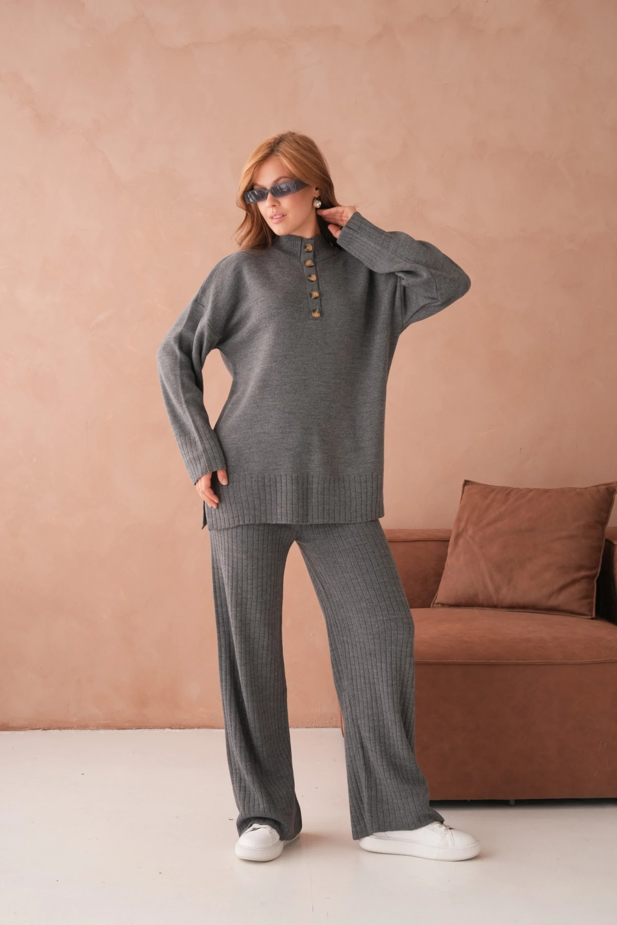 Kadın Dik Yaka Düğme Detay Yırtmaçlı Salaş Kazak Pantolon İkili Triko Takım