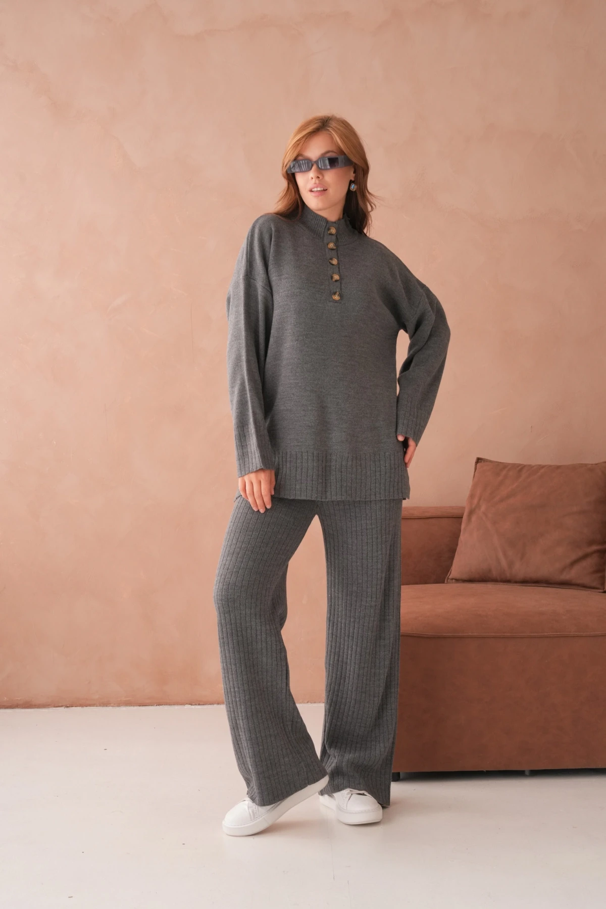 Kadın Dik Yaka Düğme Detay Yırtmaçlı Salaş Kazak Pantolon İkili Triko Takım