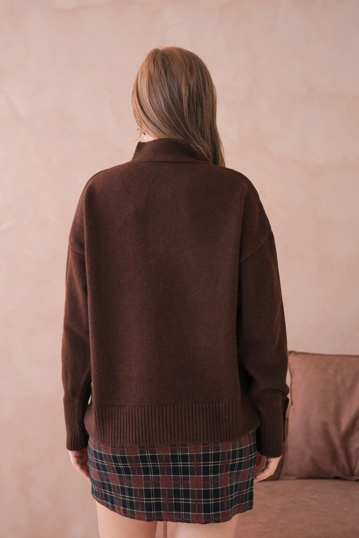 Kadın Dik Yaka Kolları Düğme Detaylı Yumuşak Dokulu Şardonlu Triko Kazak