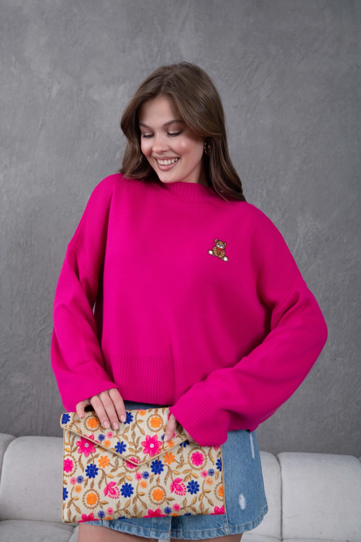 Kadın Dik Yaka Oversize Nakışlı Triko Kazak