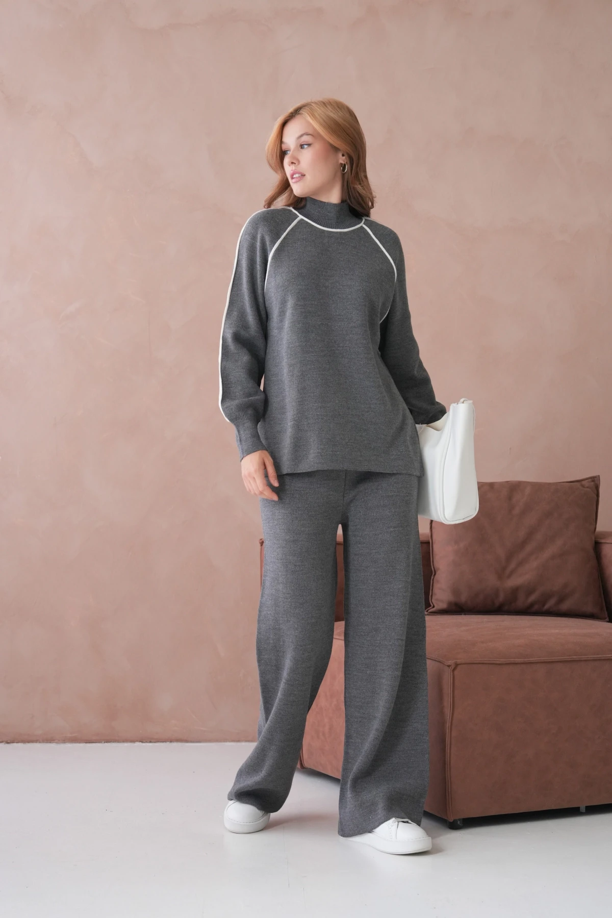 Kadın Dik Yaka Yarım Pat Fermuar Yırtmaçlı Kazak Pantolon İkili Triko Takım