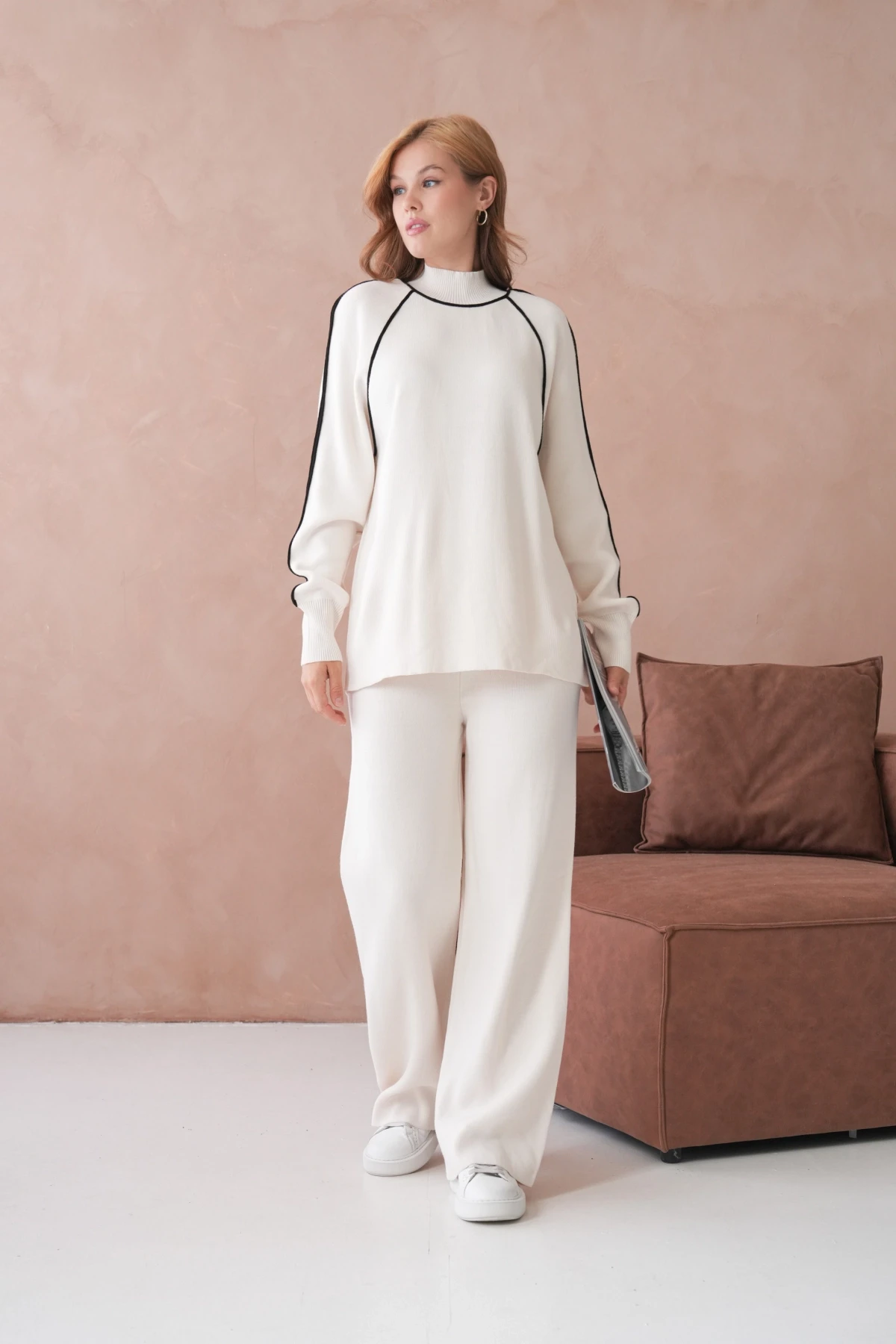 Kadın Dik Yaka Yarım Pat Fermuar Yırtmaçlı Kazak Pantolon İkili Triko Takım