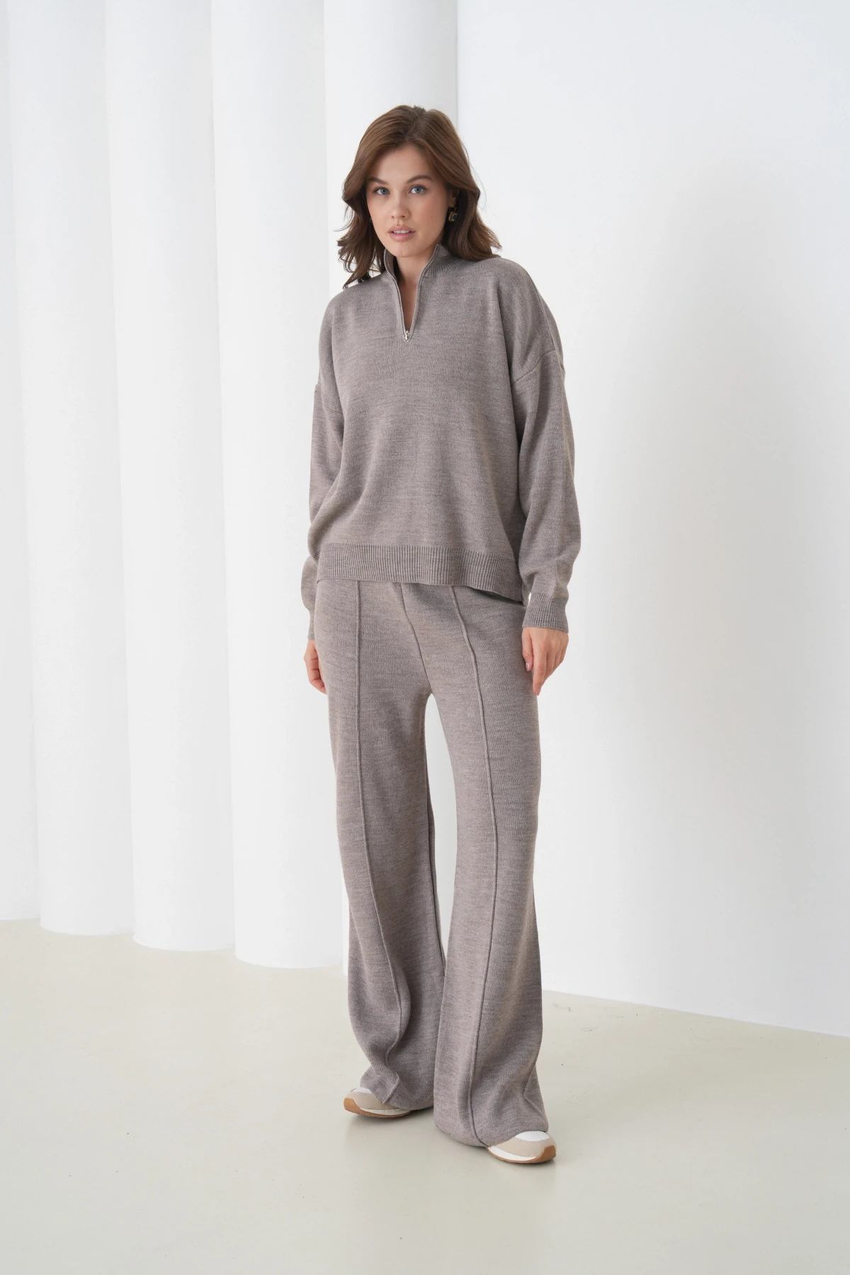 Kadın Dik Yaka Yarım Pat Fermuar Yırtmaçlı Kazak Pantolon İkili Triko Takım