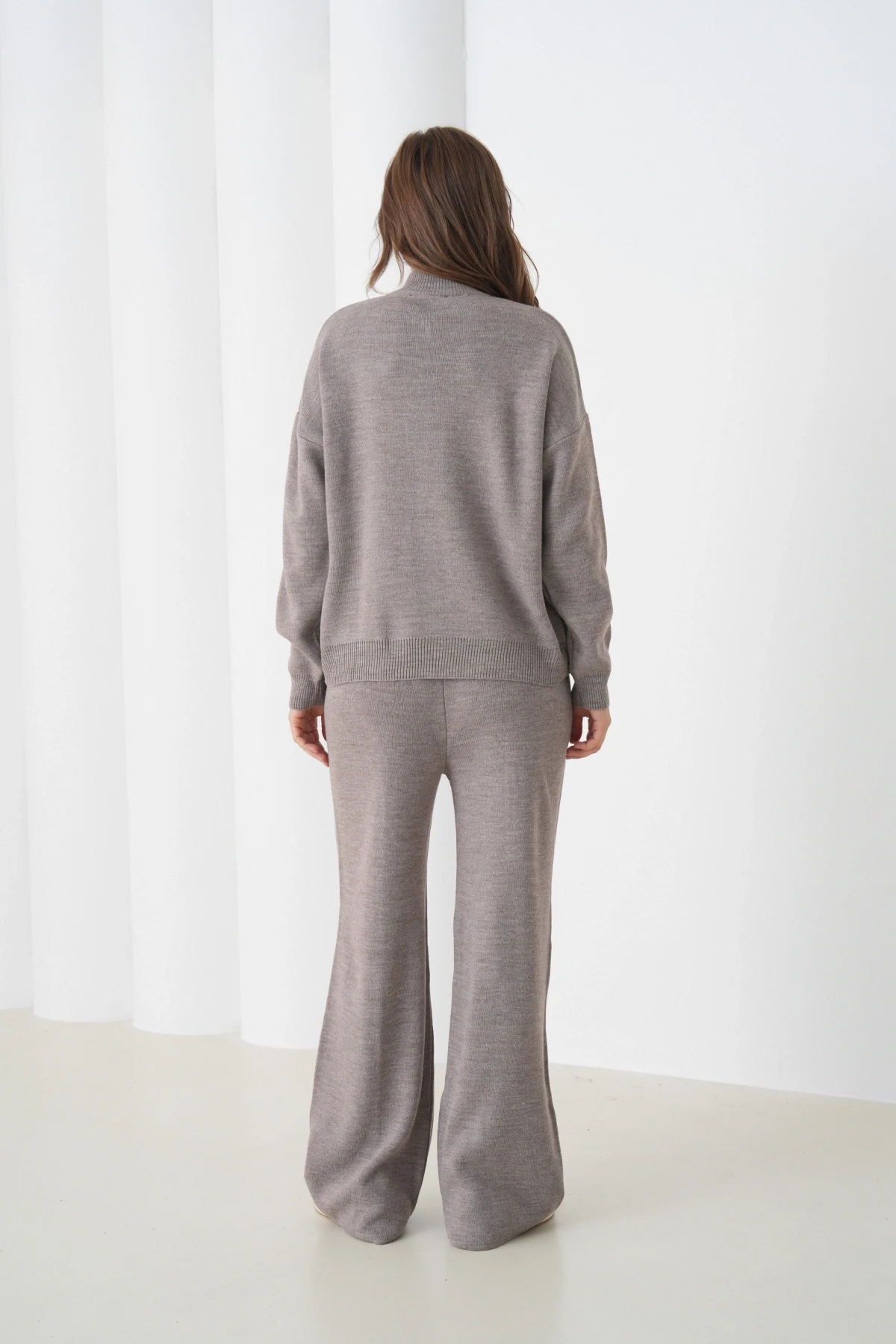 Kadın Dik Yaka Yarım Pat Fermuar Yırtmaçlı Kazak Pantolon İkili Triko Takım