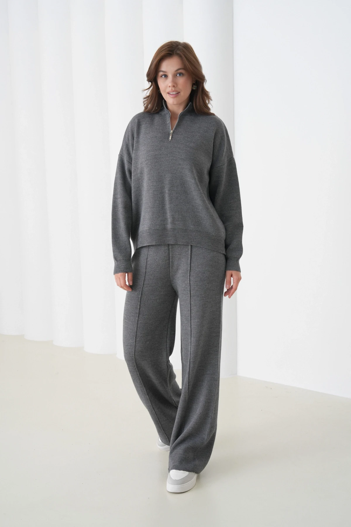 Kadın Dik Yaka Yarım Pat Fermuar Yırtmaçlı Kazak Pantolon İkili Triko Takım