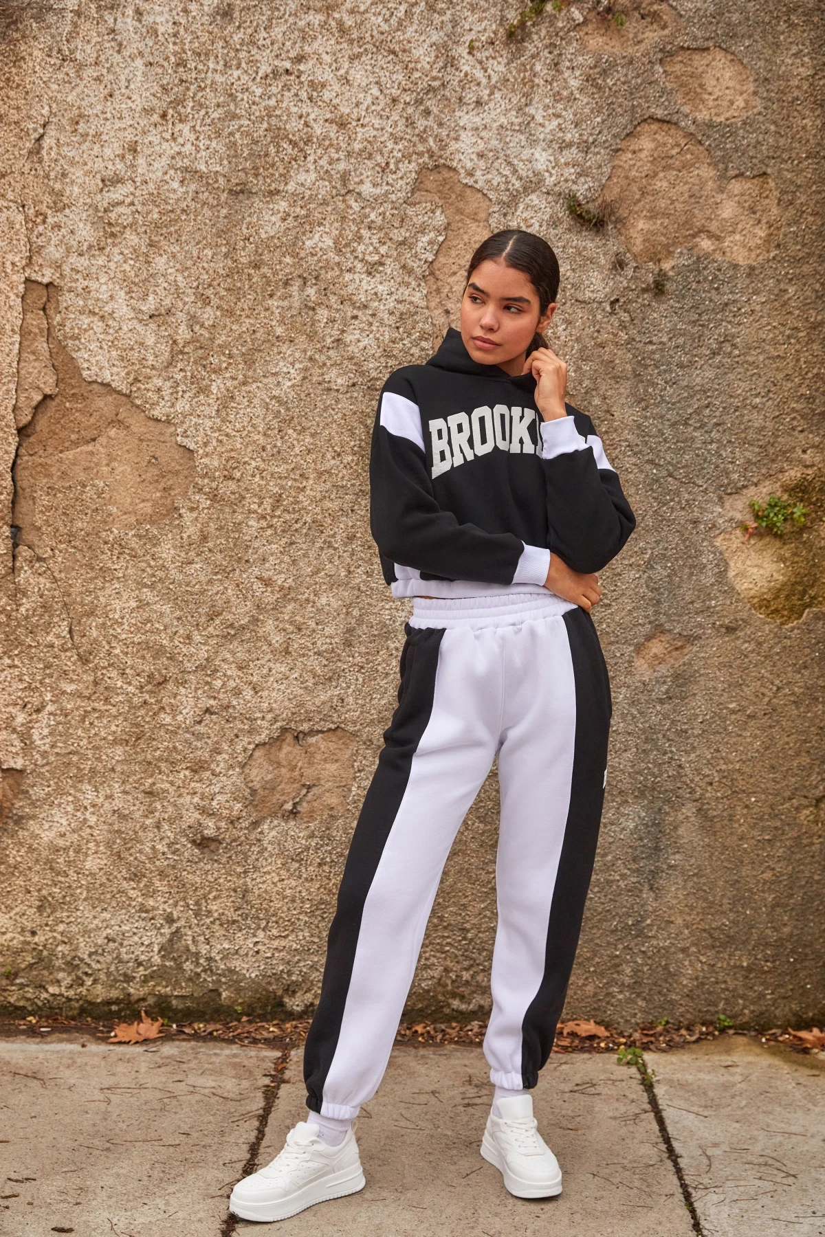  Kadın Siyah Kapşonlu Baskı Detay Garnili Şardonlu Takım