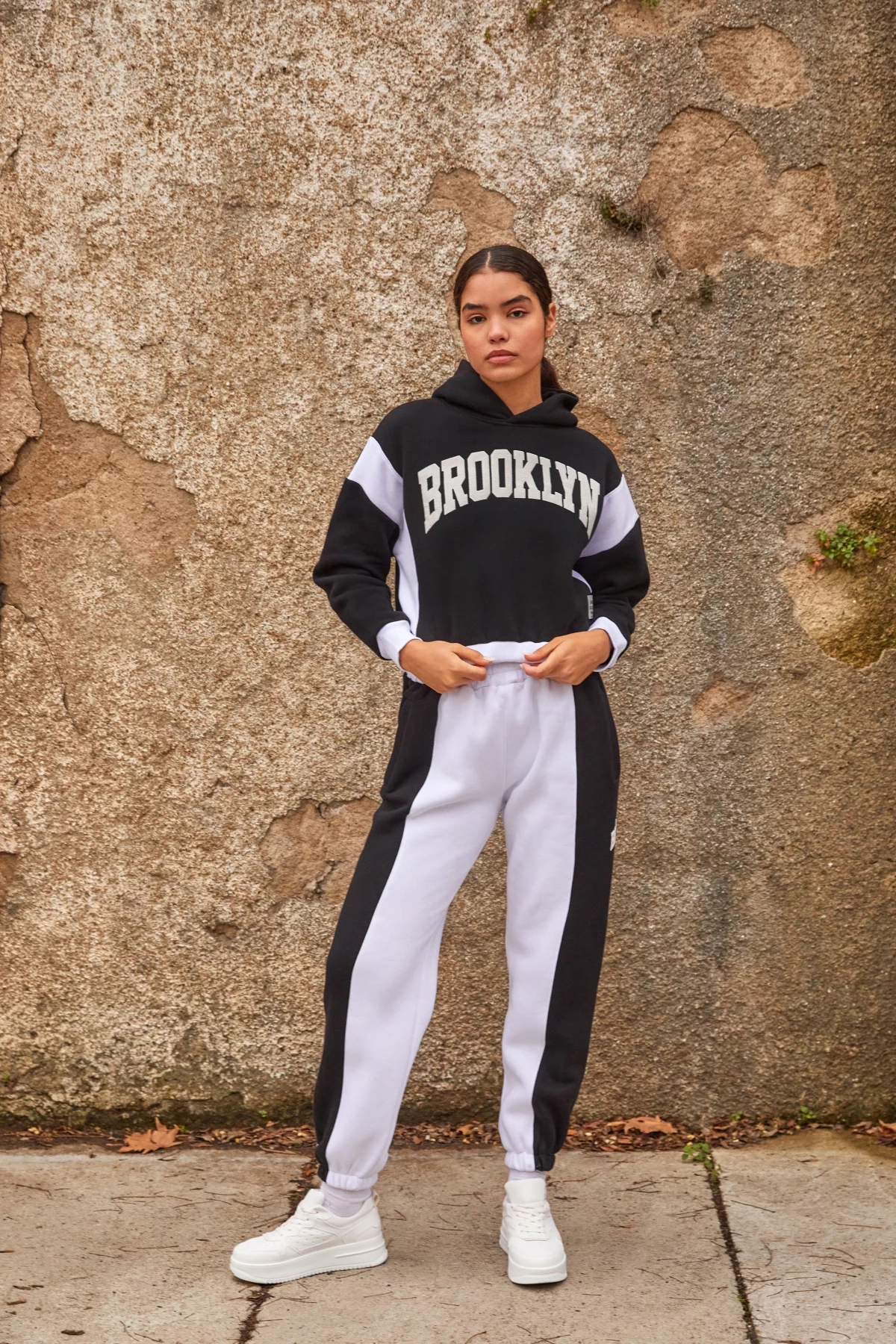  Kadın Siyah Kapşonlu Baskı Detay Garnili Şardonlu Takım